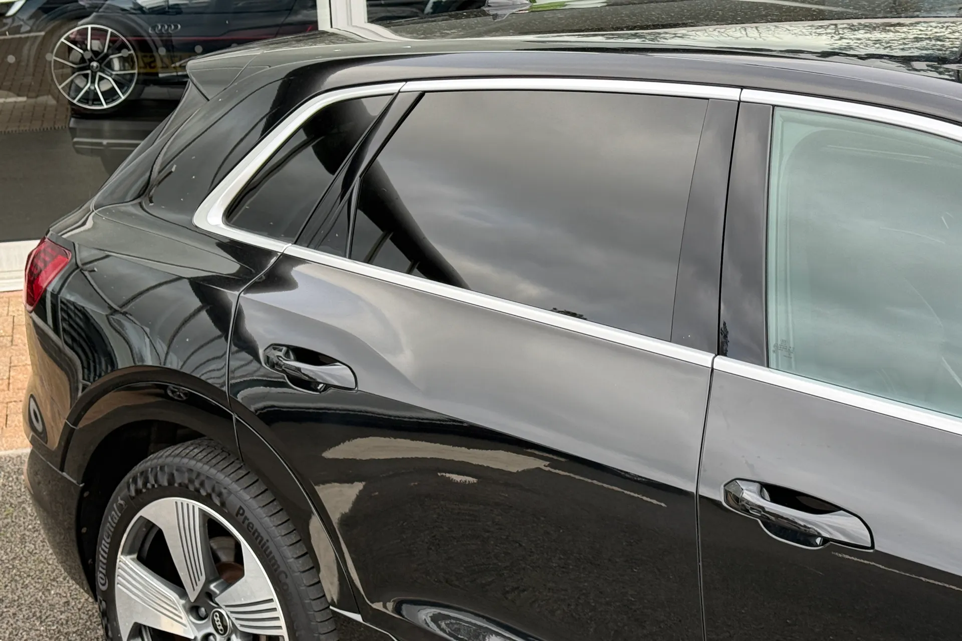 Audi e-tron thumbnail image number 28