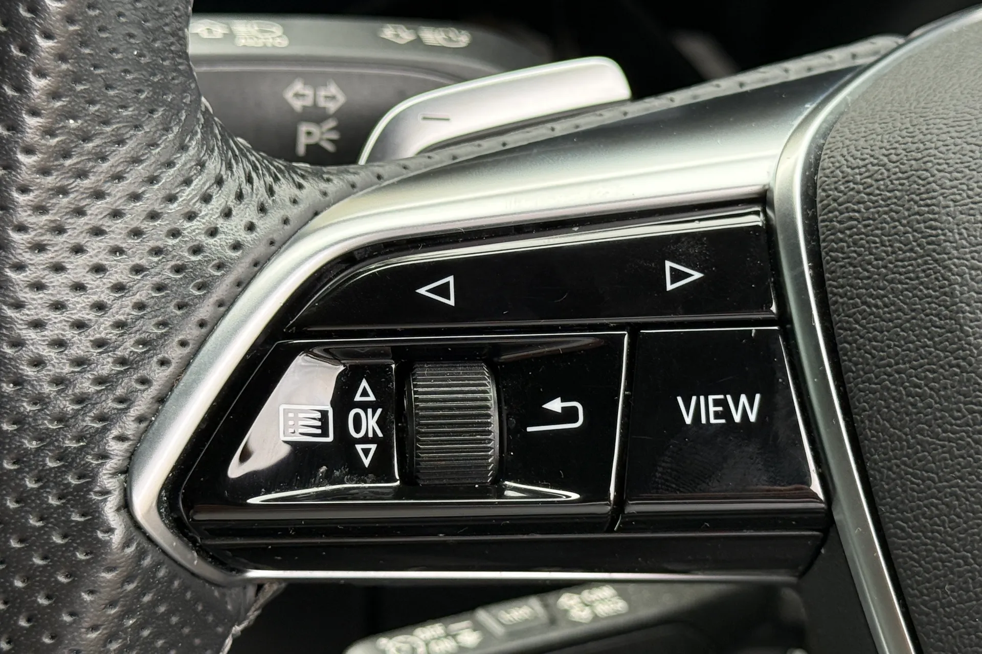 Audi e-tron thumbnail image number 51