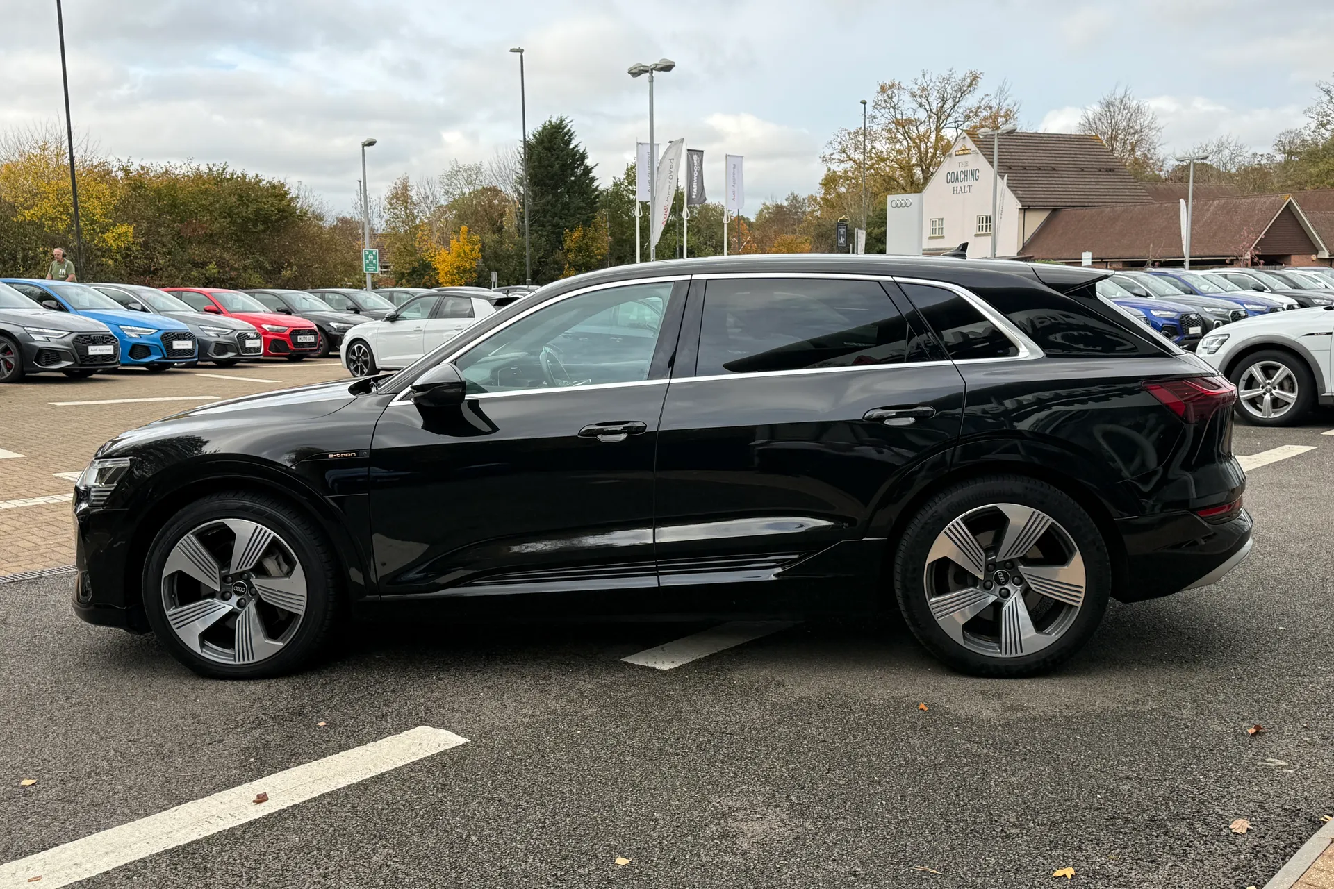 Audi e-tron thumbnail image number 22