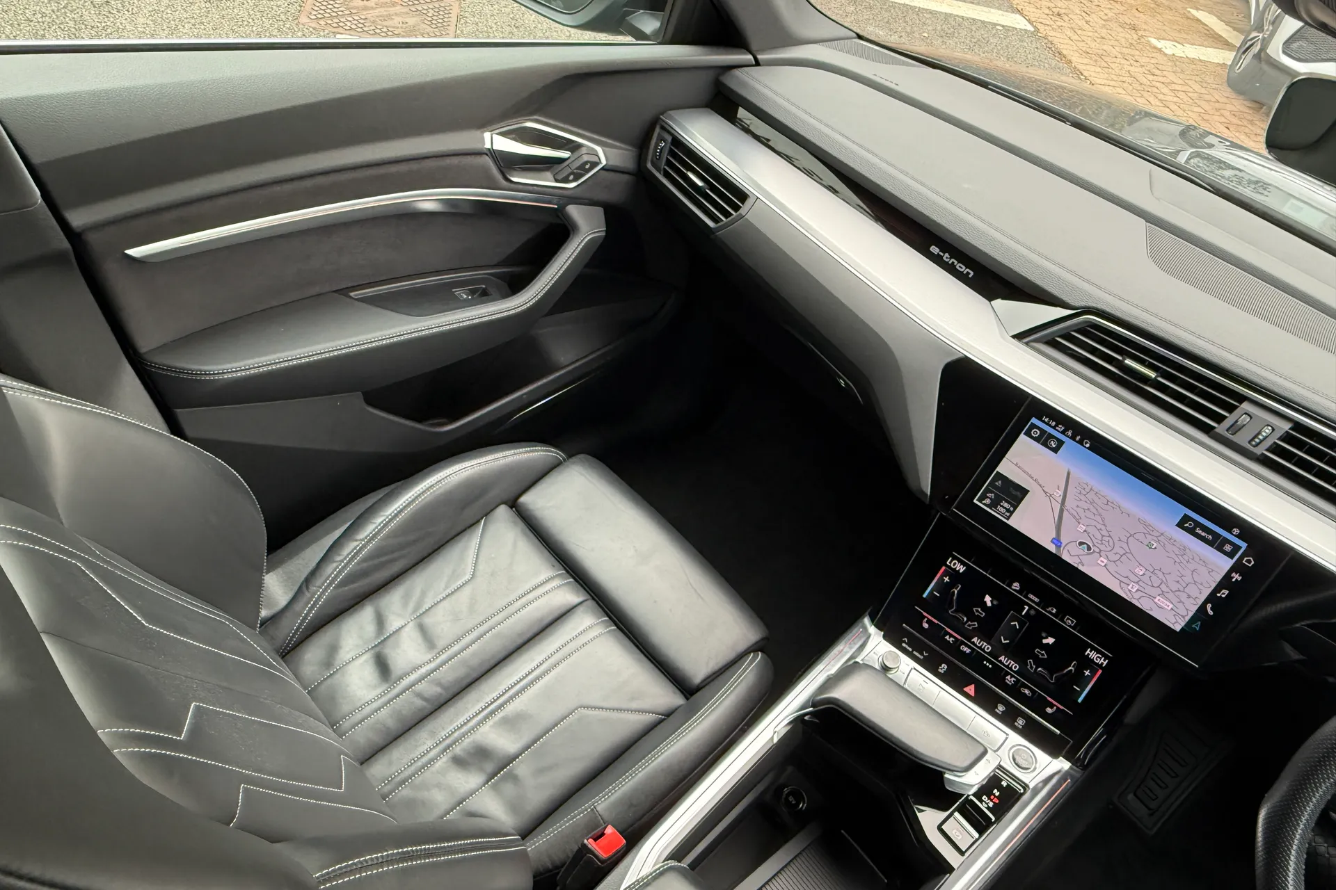 Audi e-tron thumbnail image number 63