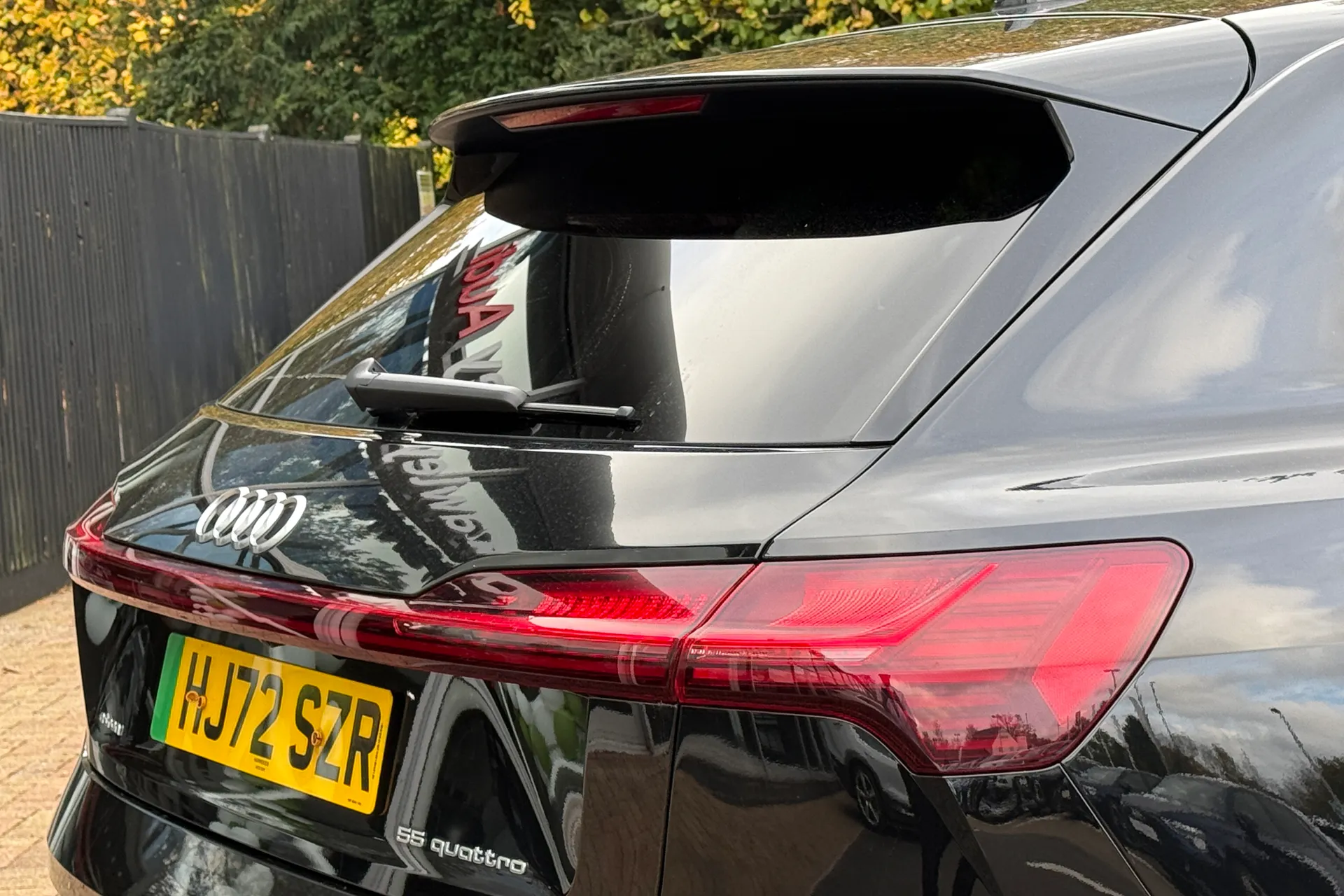 Audi e-tron thumbnail image number 15