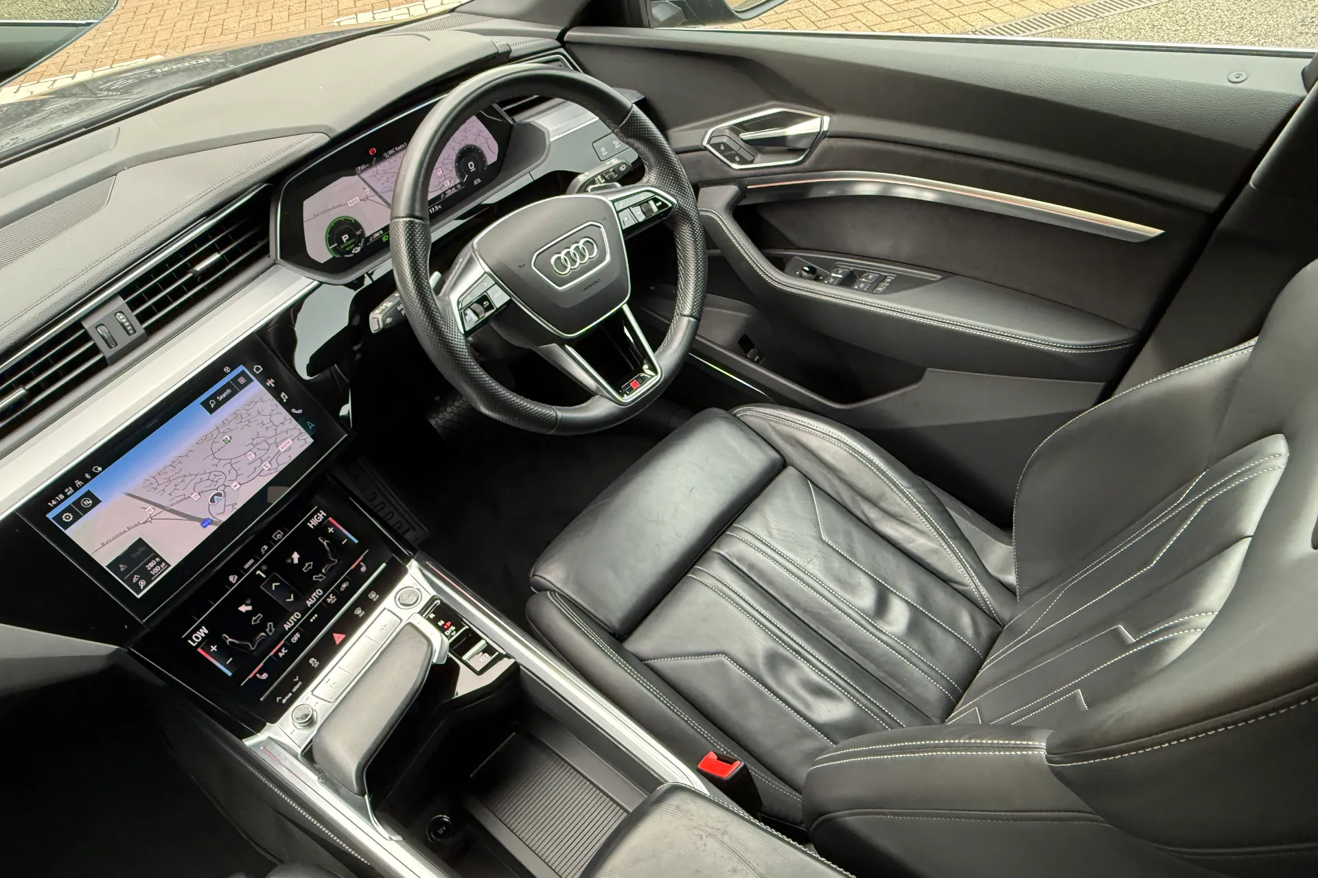 Audi e-tron thumbnail image number 64