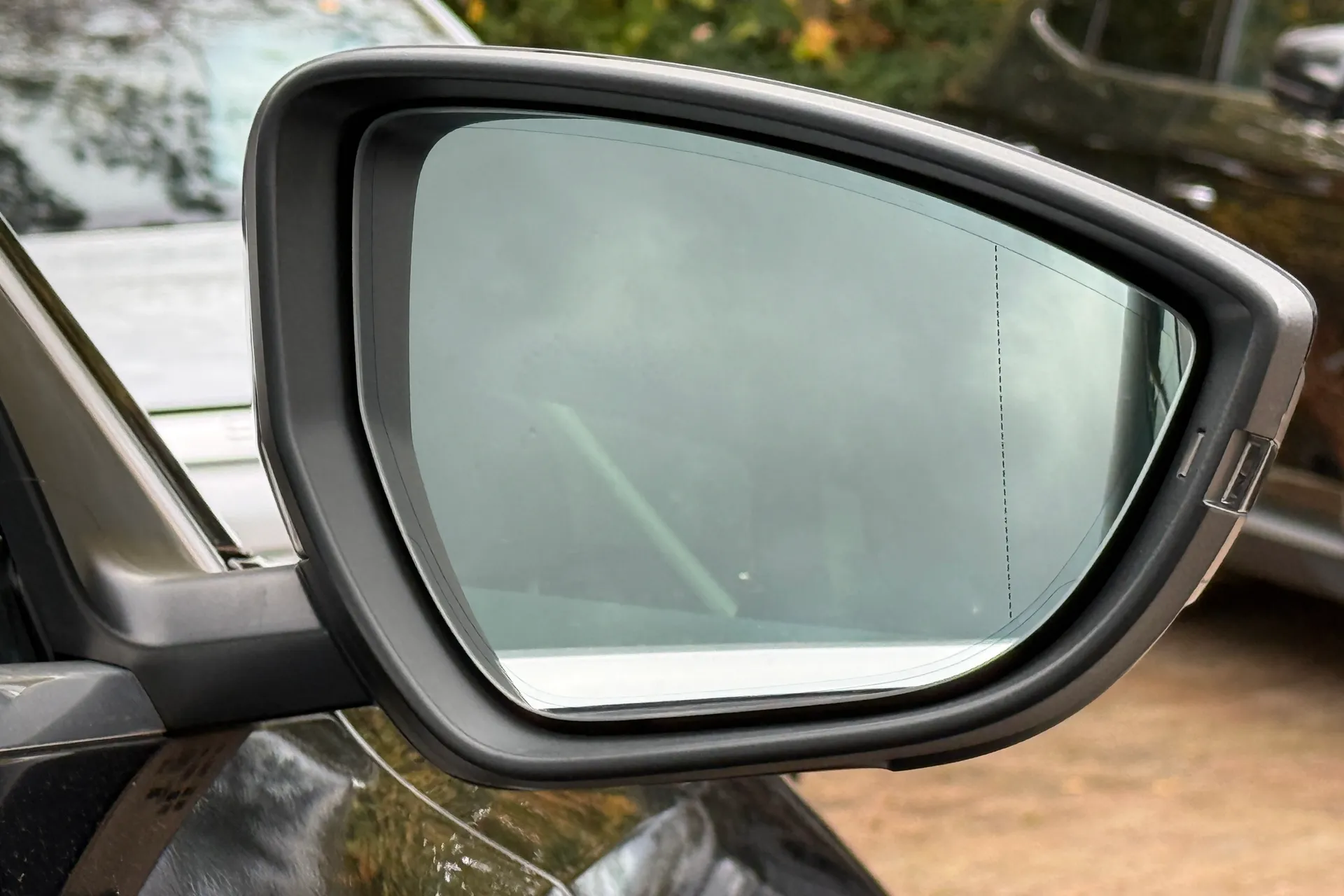 Audi e-tron thumbnail image number 12