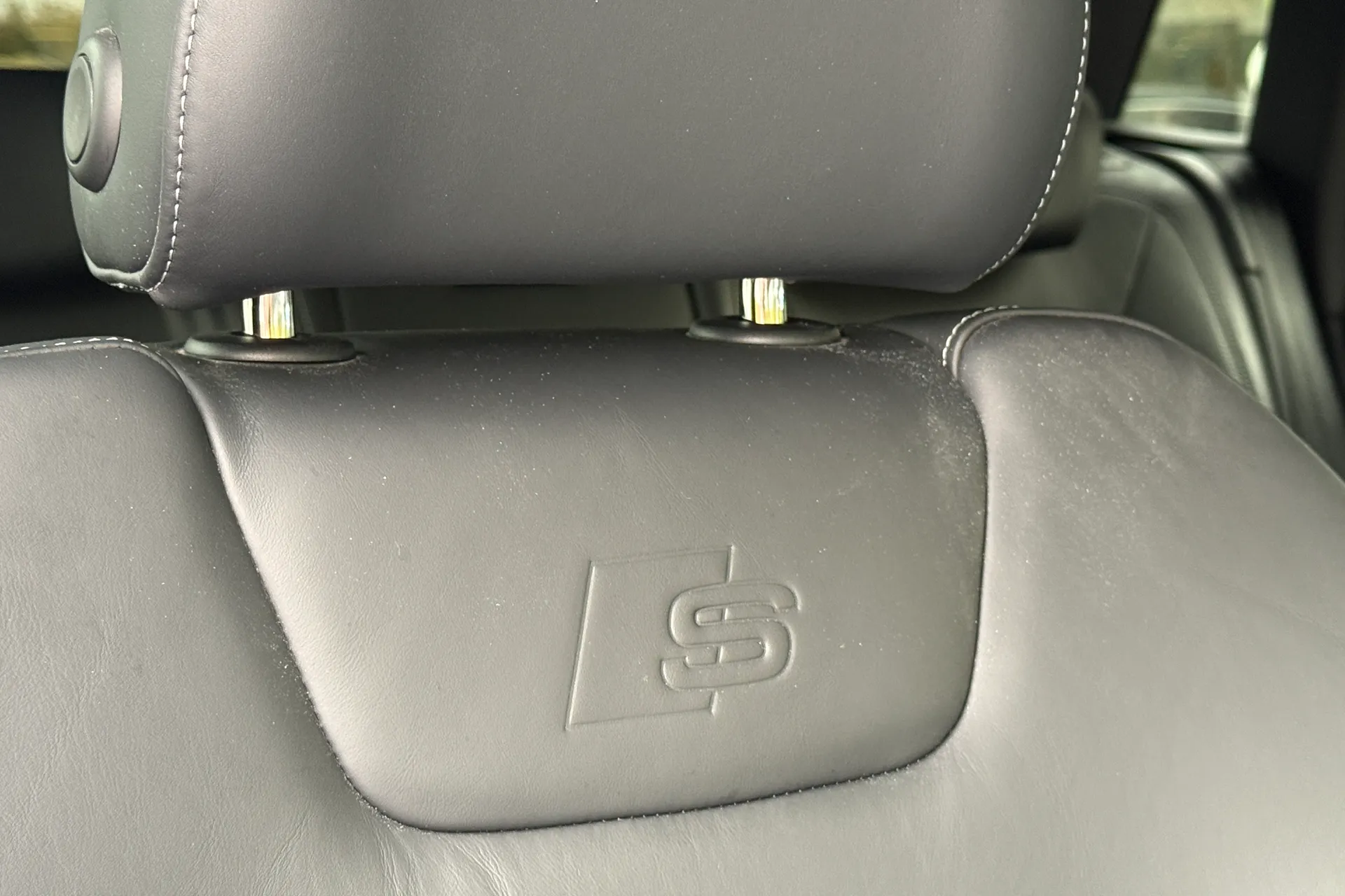 Audi e-tron thumbnail image number 42