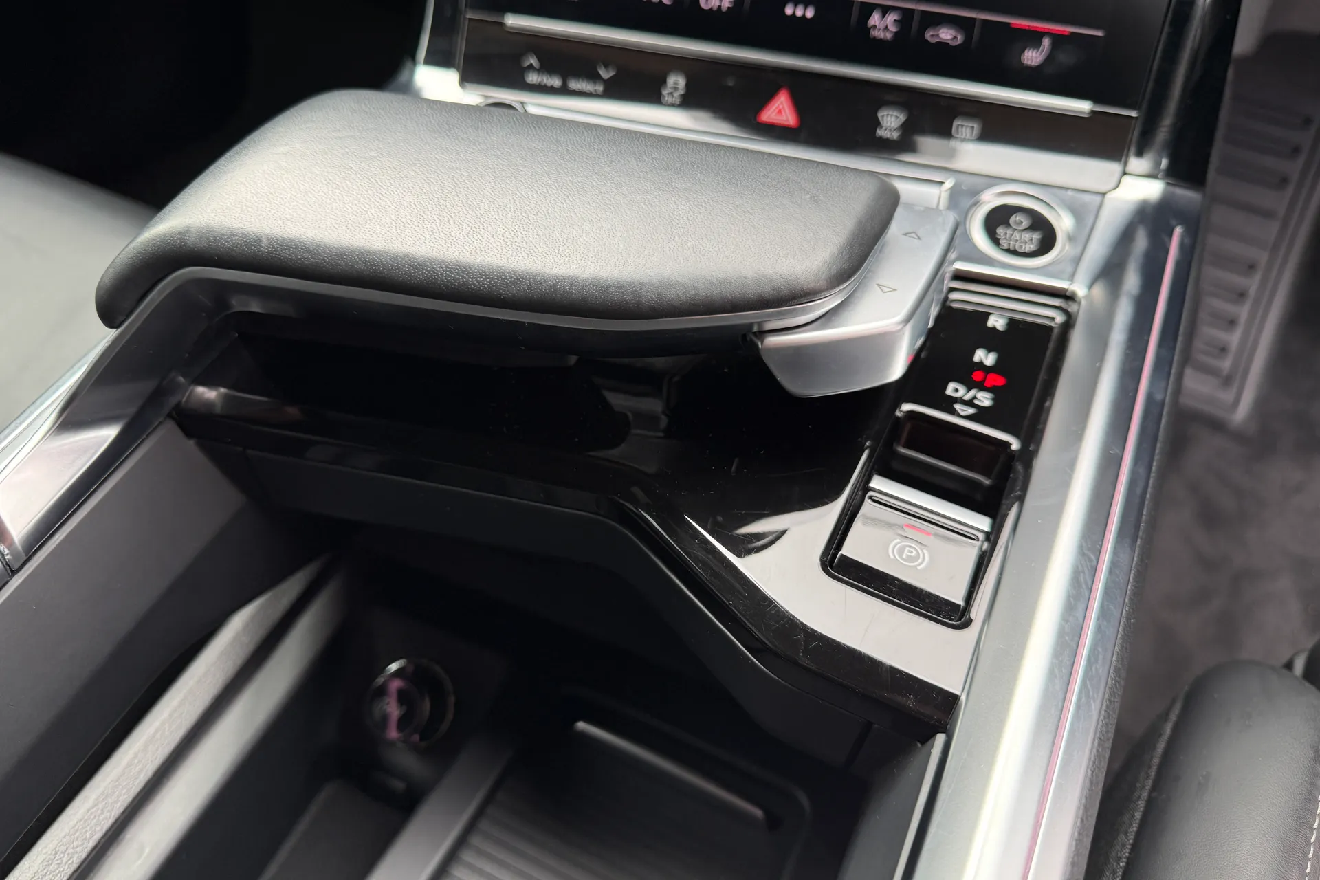 Audi e-tron thumbnail image number 49