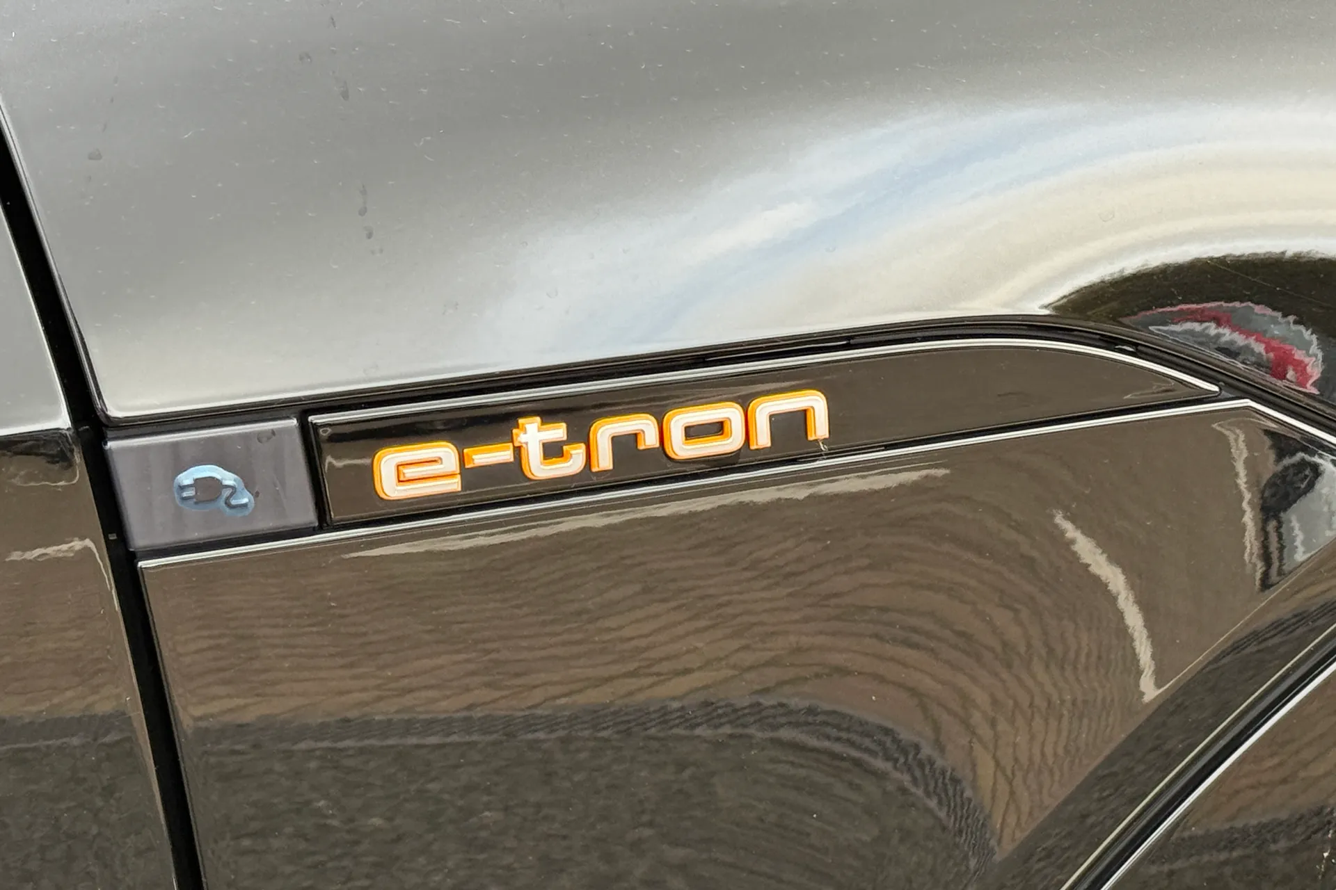 Audi e-tron thumbnail image number 8
