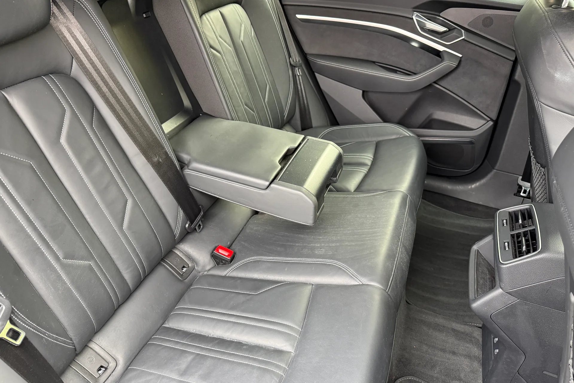 Audi e-tron thumbnail image number 37