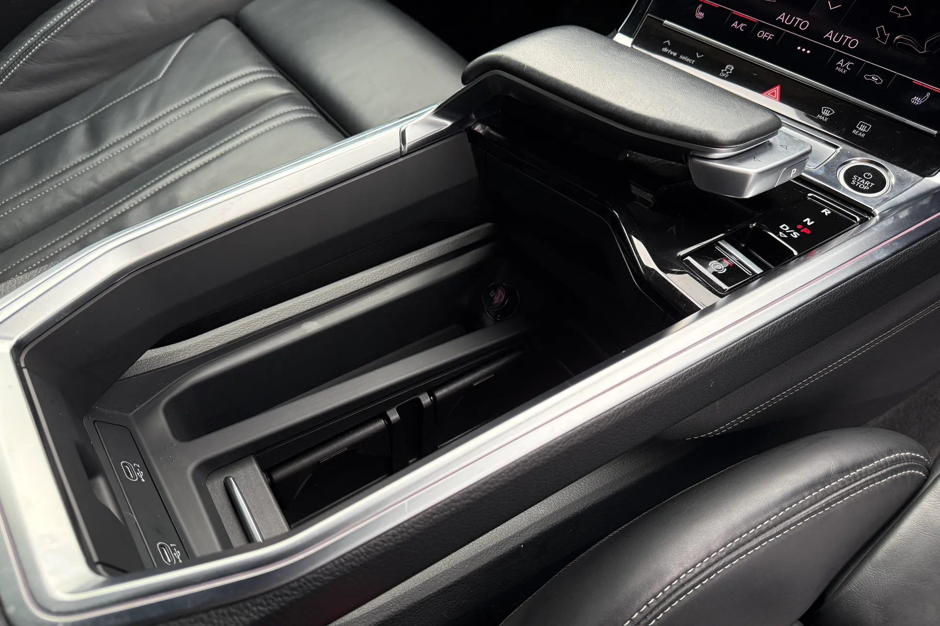 Audi e-tron thumbnail image number 48