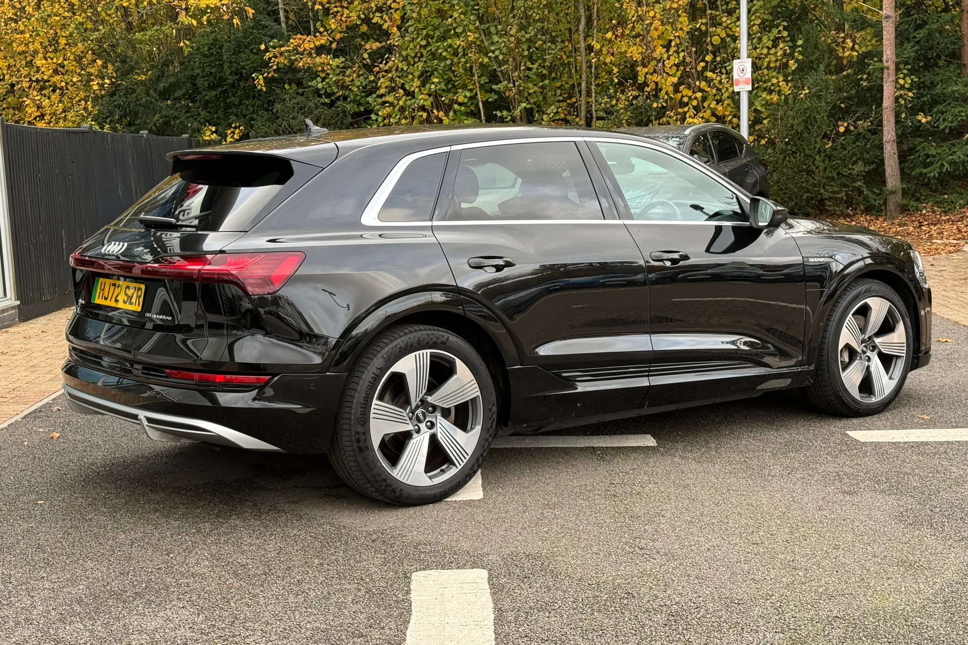 Audi e-tron thumbnail image number 16