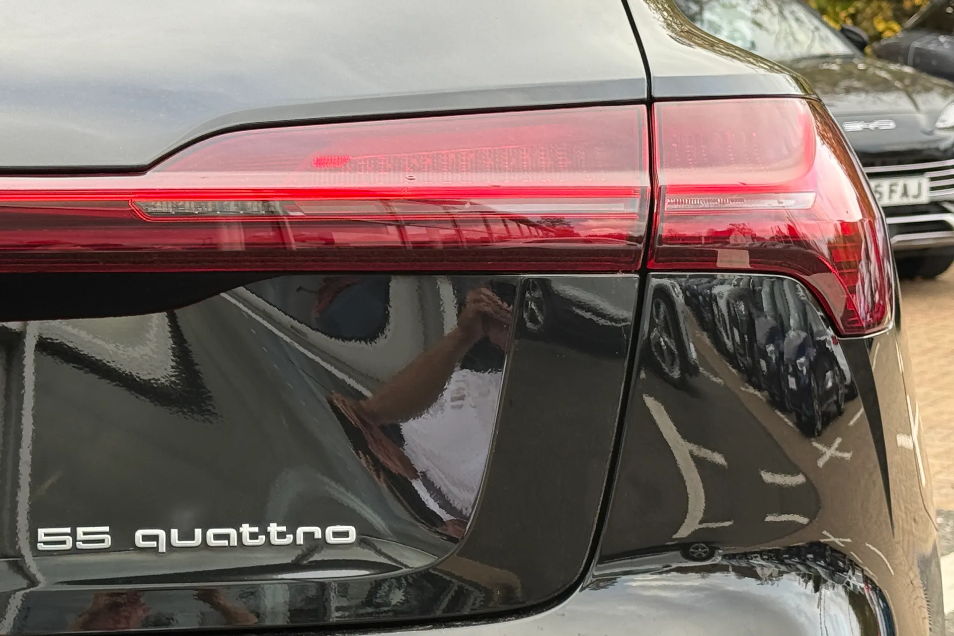 Audi e-tron thumbnail image number 19