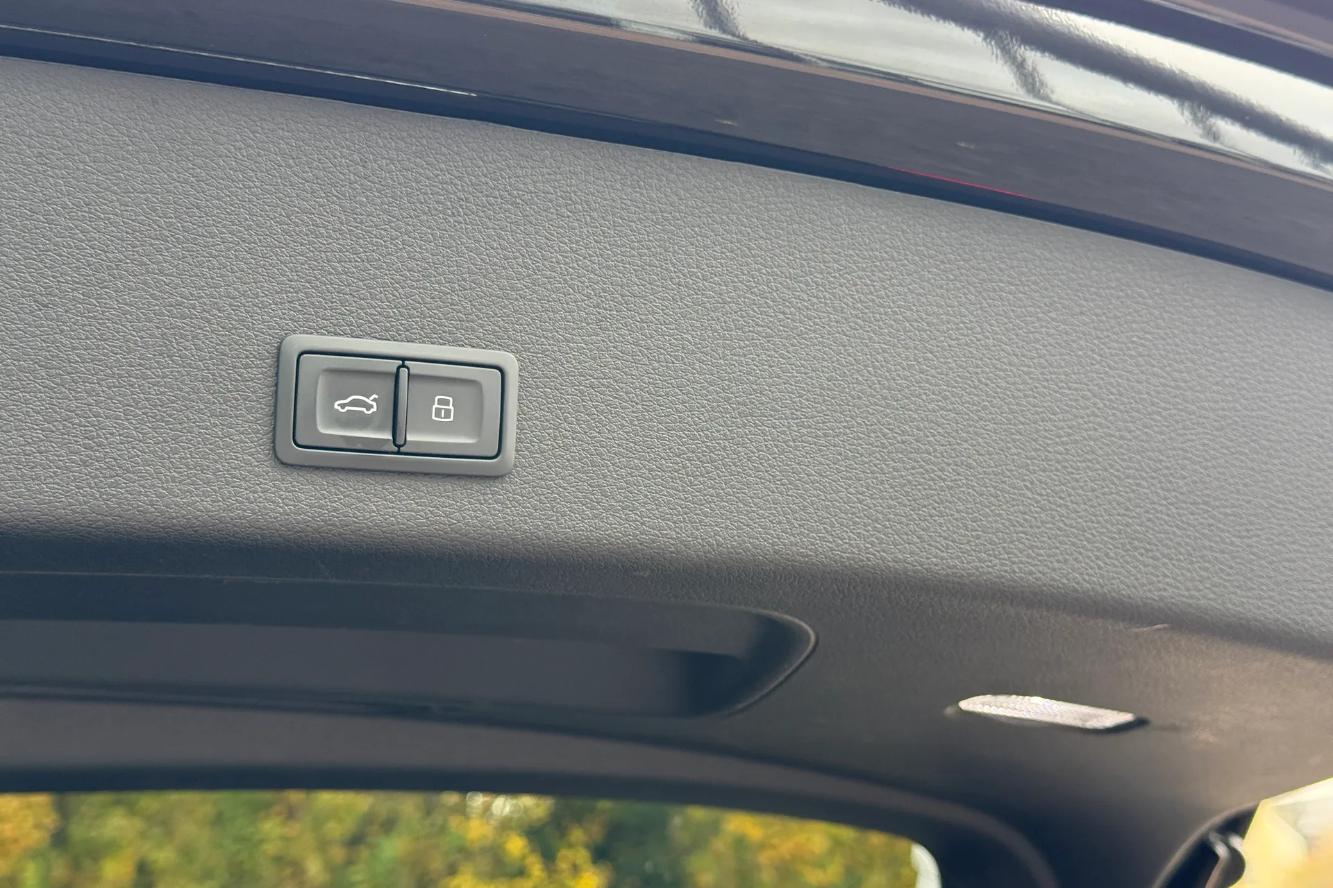 Audi e-tron thumbnail image number 30