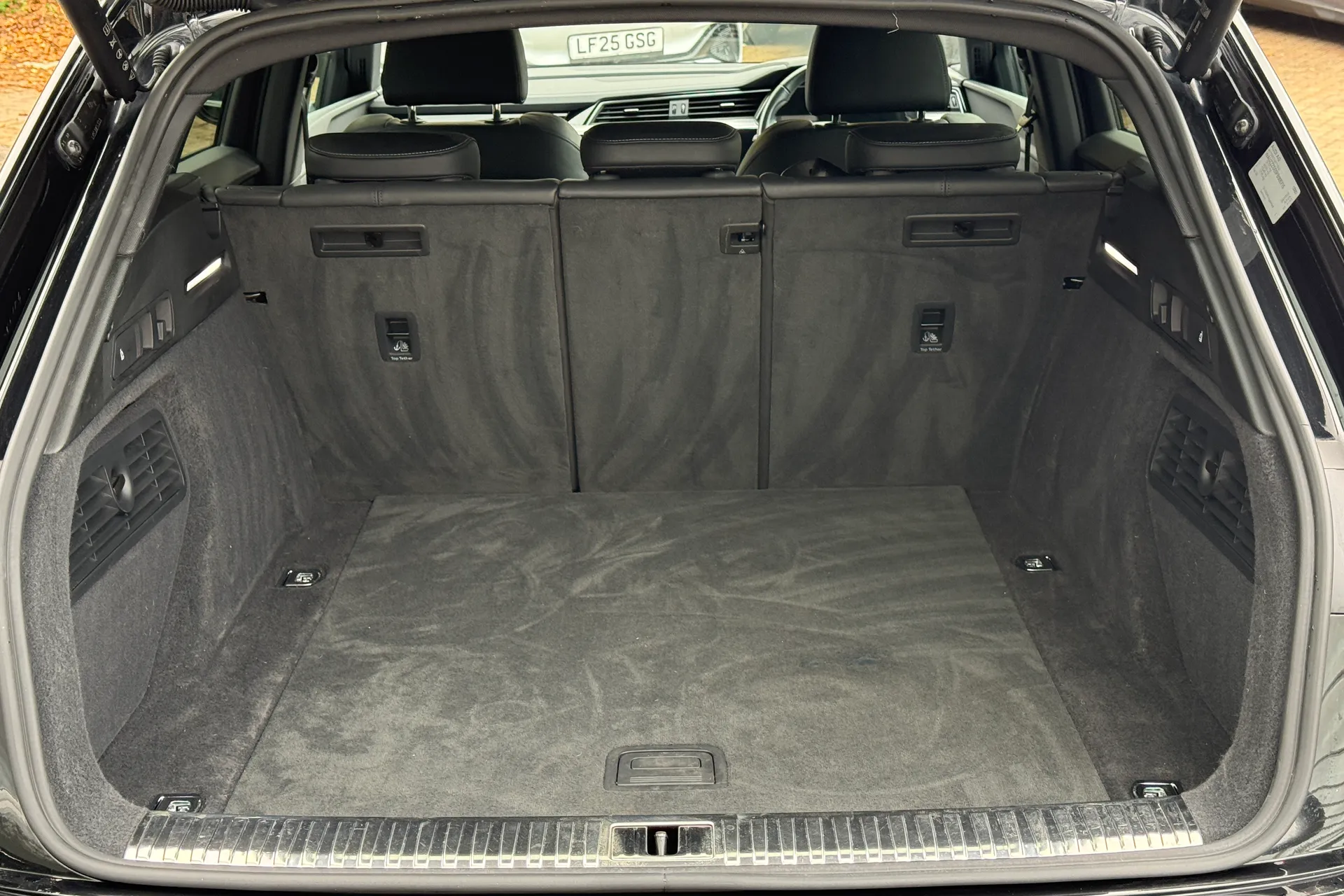 Audi e-tron thumbnail image number 29