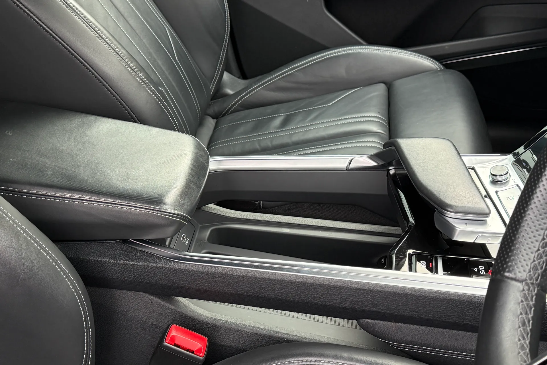 Audi e-tron thumbnail image number 46