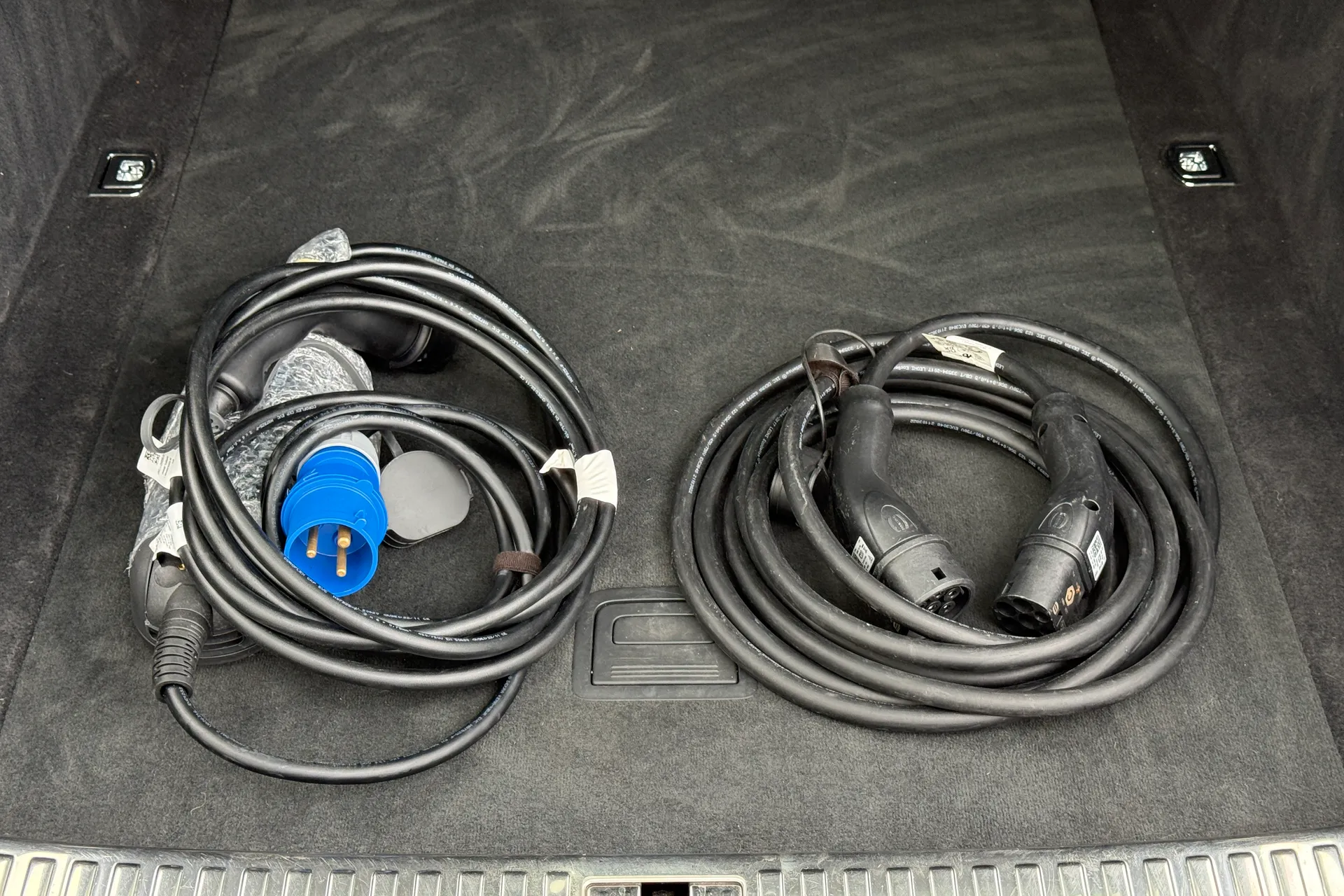 Audi e-tron thumbnail image number 6