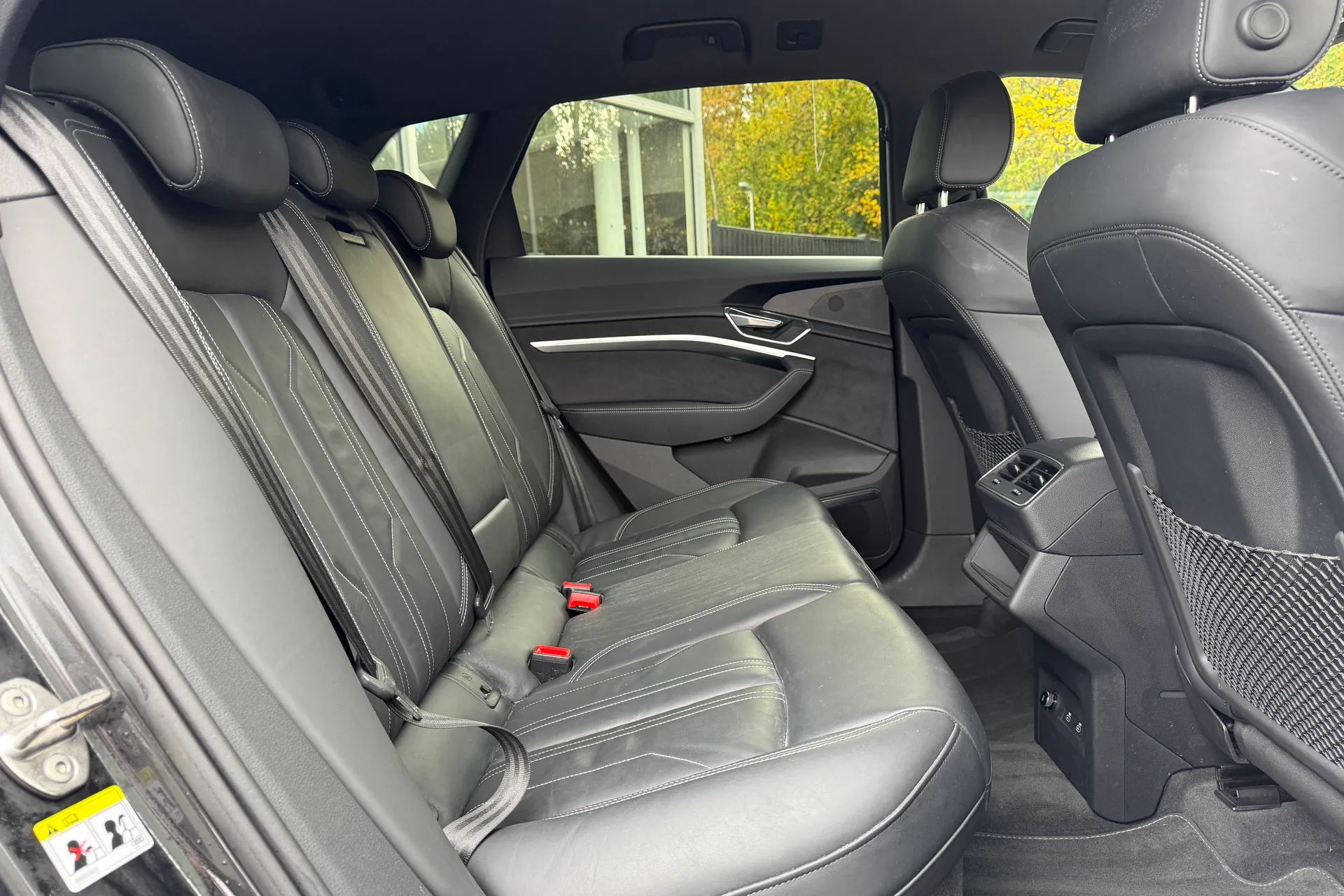 Audi e-tron thumbnail image number 34