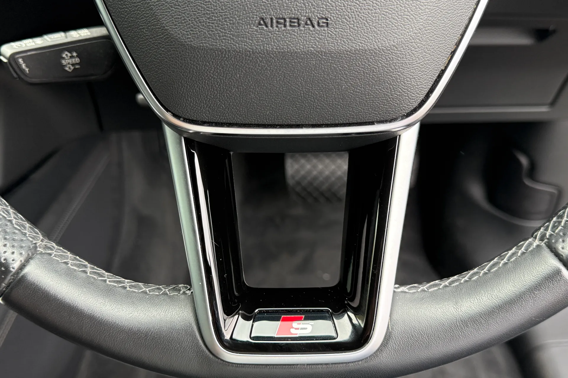 Audi e-tron thumbnail image number 50