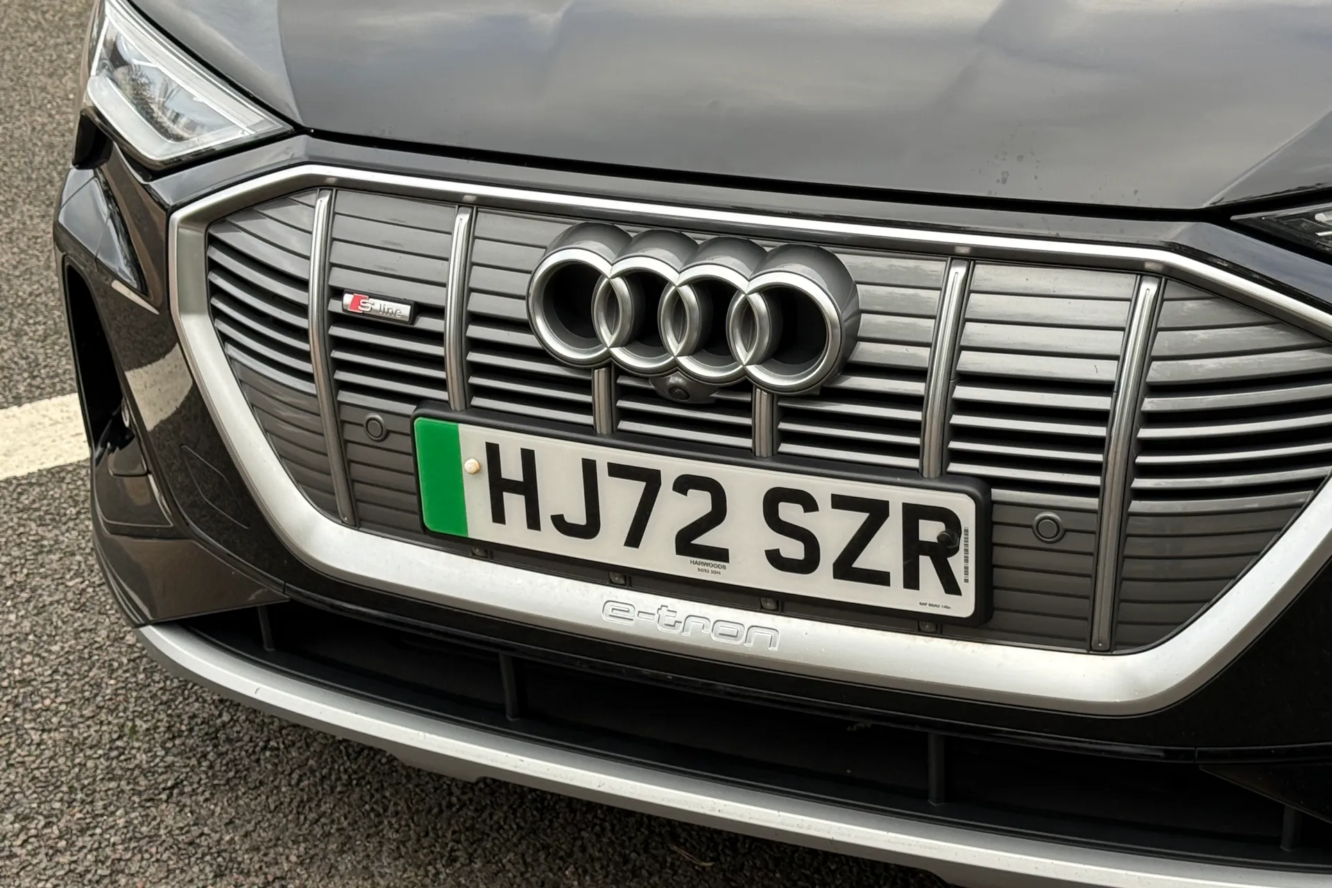 Audi e-tron thumbnail image number 24