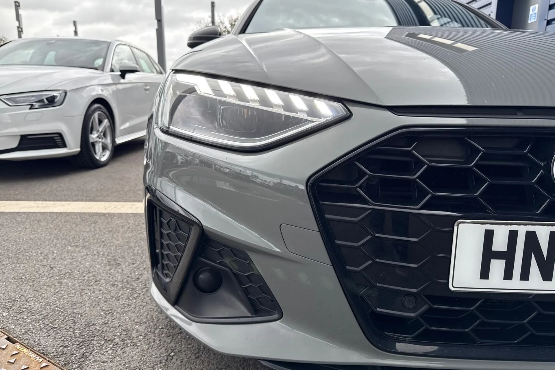 Audi A4 thumbnail image number 24