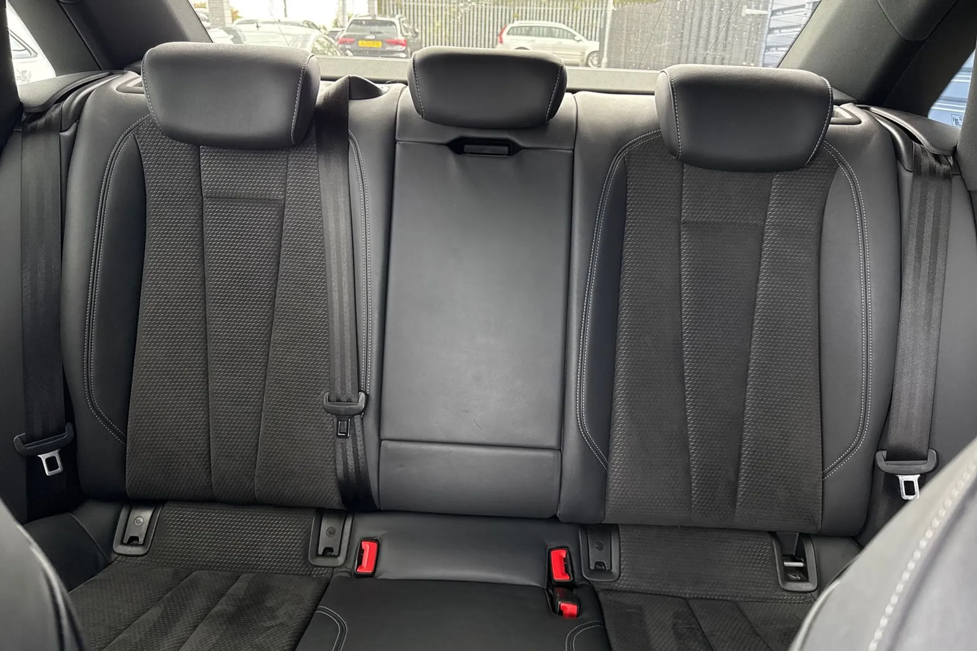 Audi A4 thumbnail image number 31