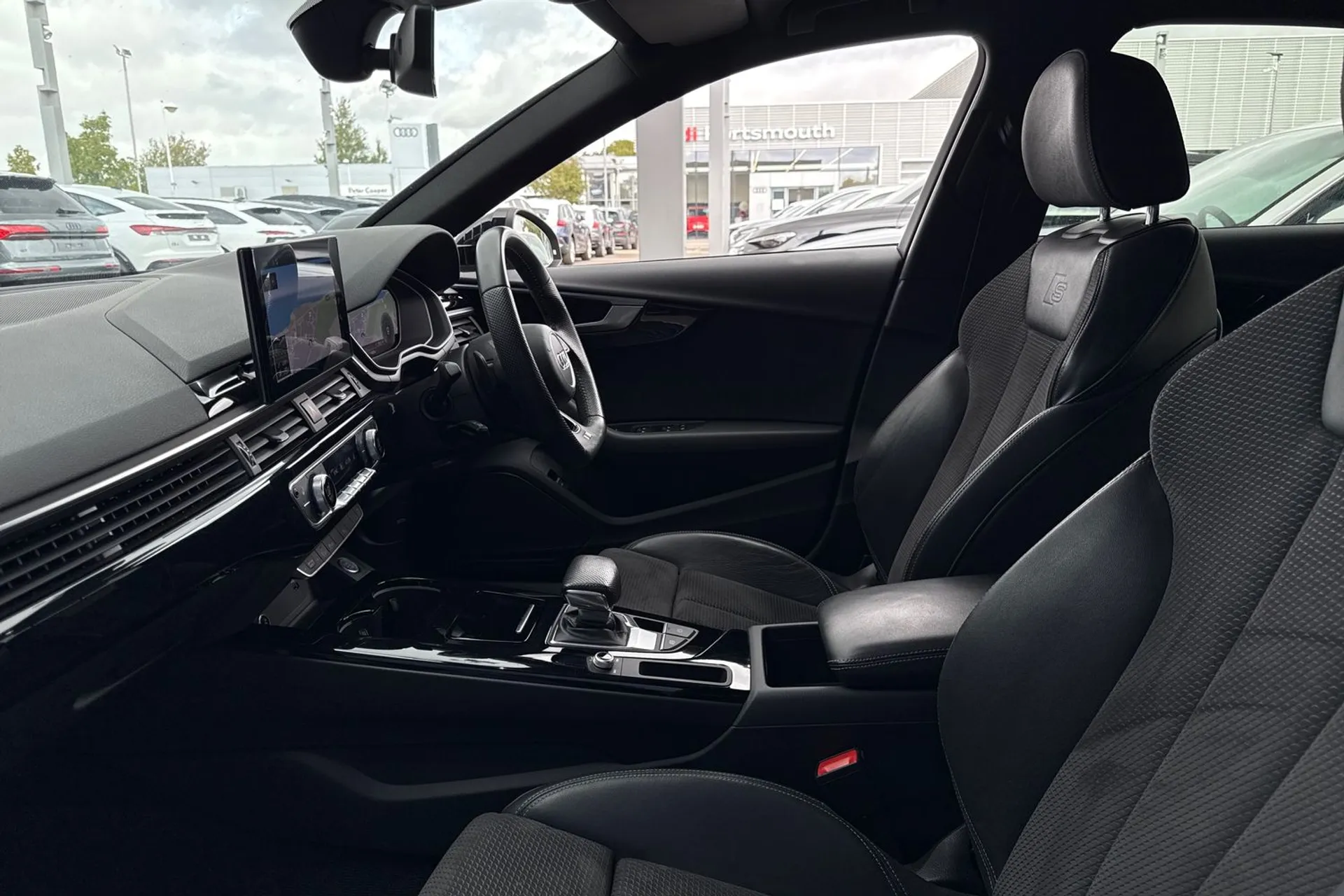 Audi A4 thumbnail image number 28