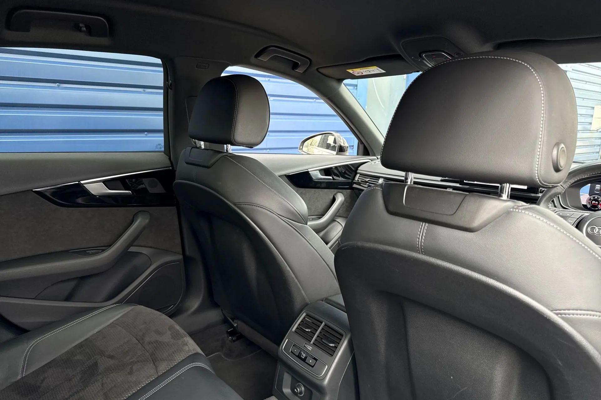 Audi A4 thumbnail image number 23