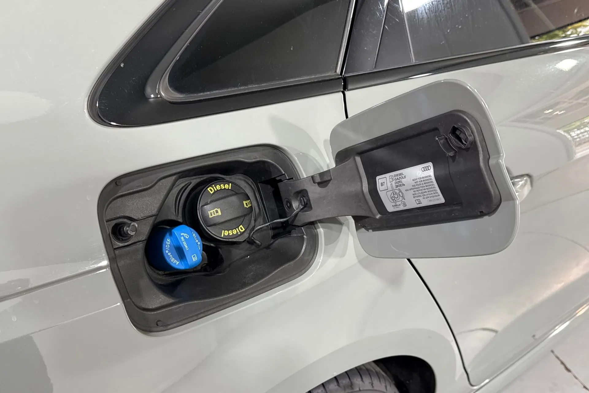 Audi A4 thumbnail image number 18