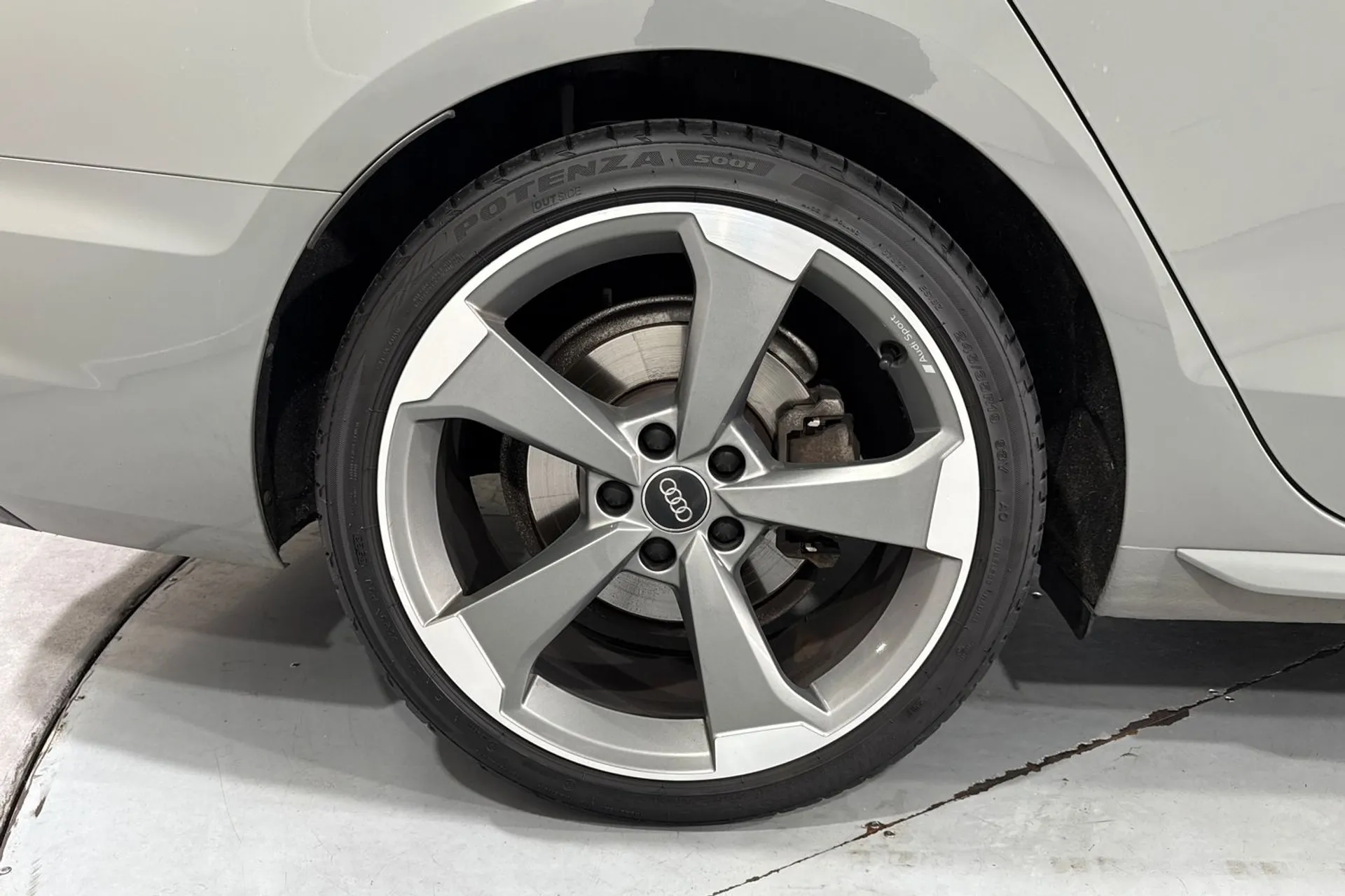 Audi A4 thumbnail image number 13