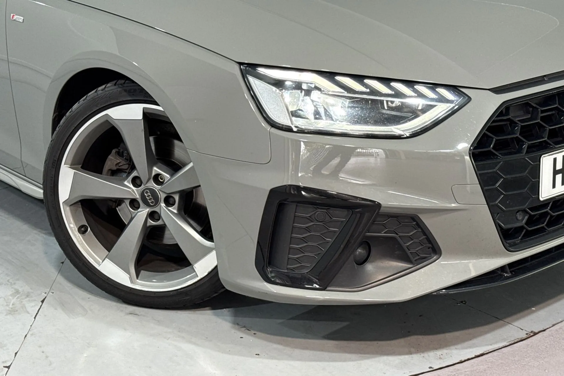 Audi A4 thumbnail image number 6