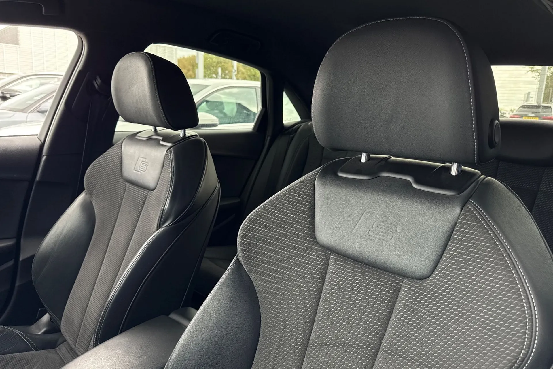 Audi A4 thumbnail image number 29