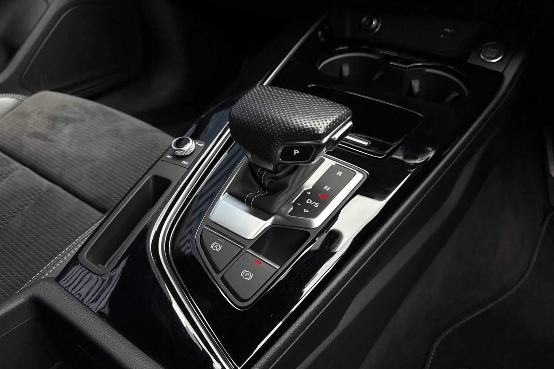 Audi A4 thumbnail image number 42