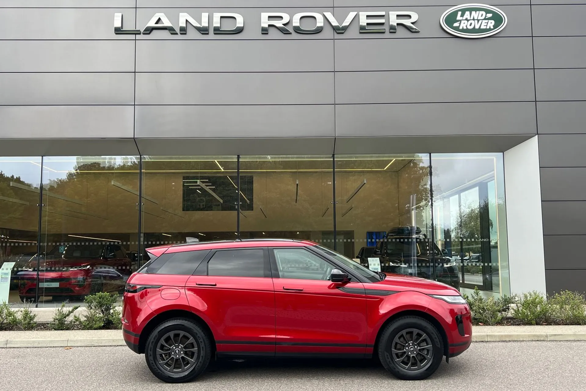 LAND ROVER RANGE ROVER EVOQUE thumbnail image number 2