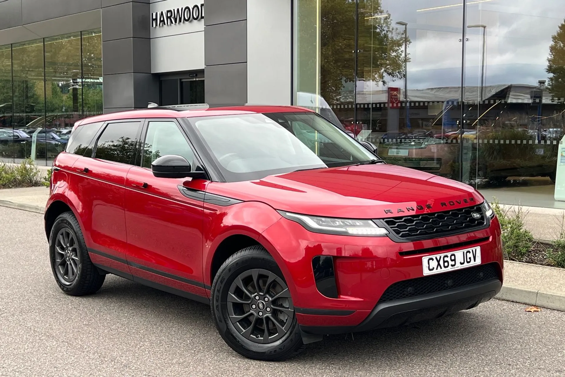 LAND ROVER RANGE ROVER EVOQUE focused image