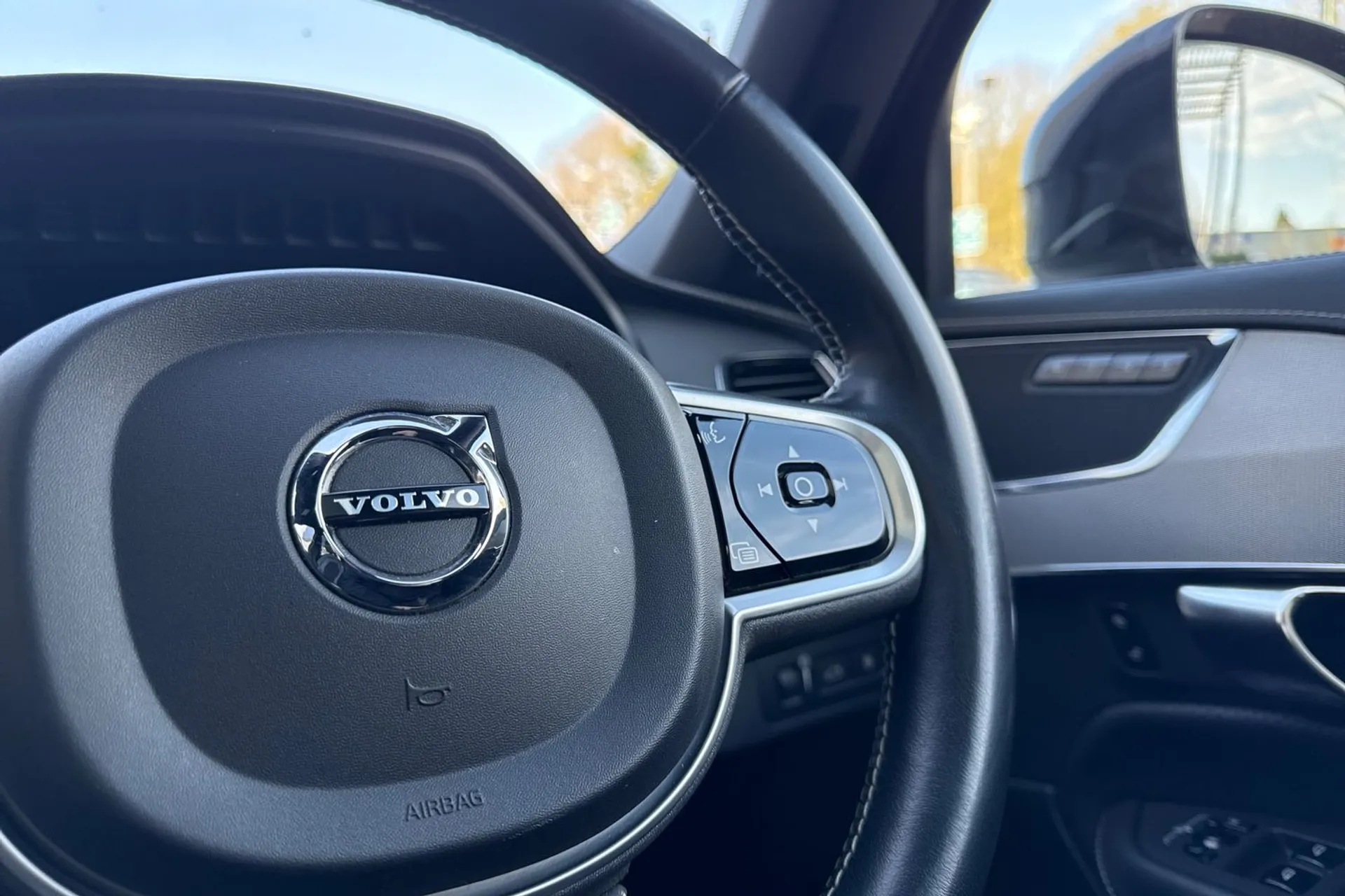 Volvo XC90 thumbnail image number 40