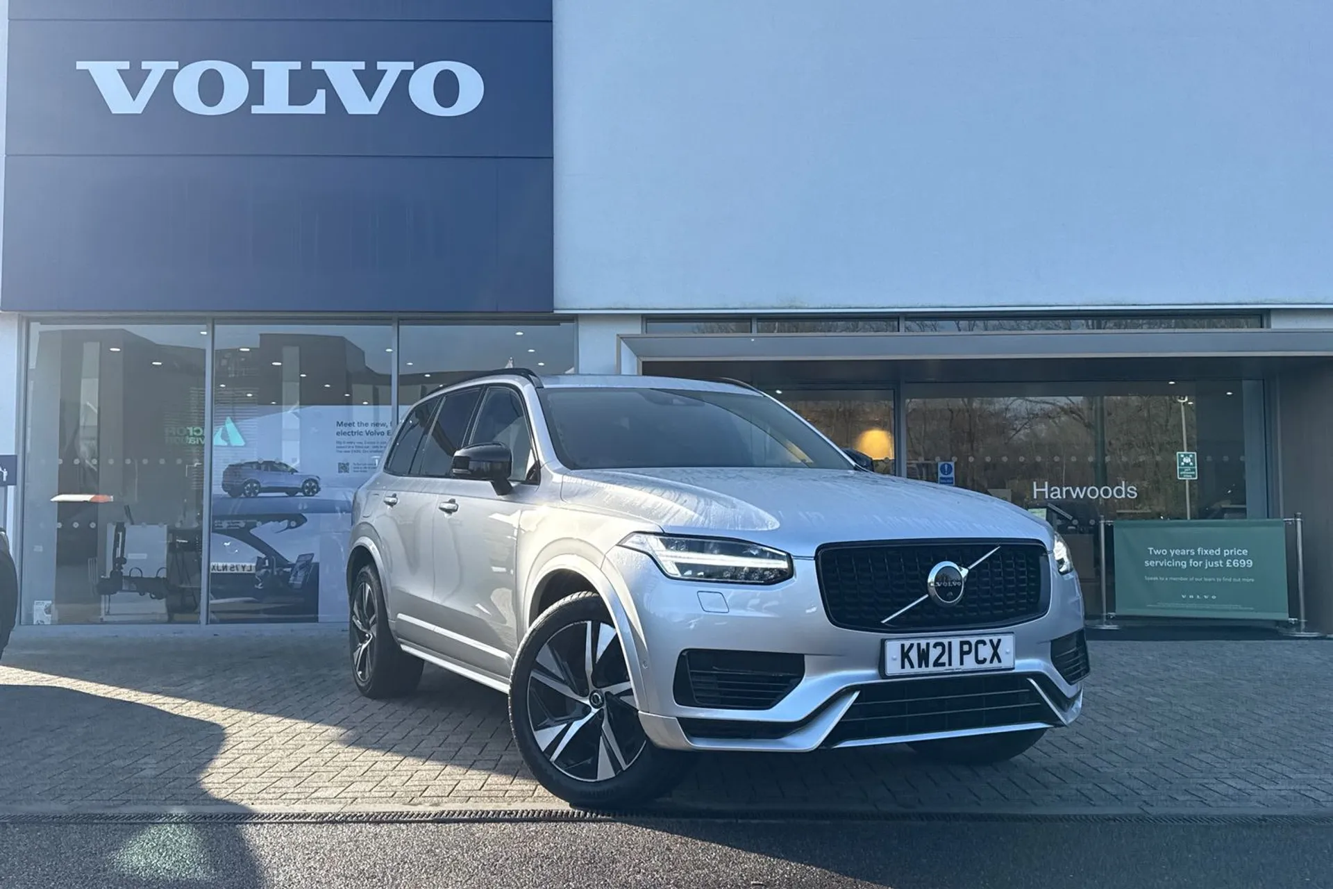 Volvo XC90 focused image