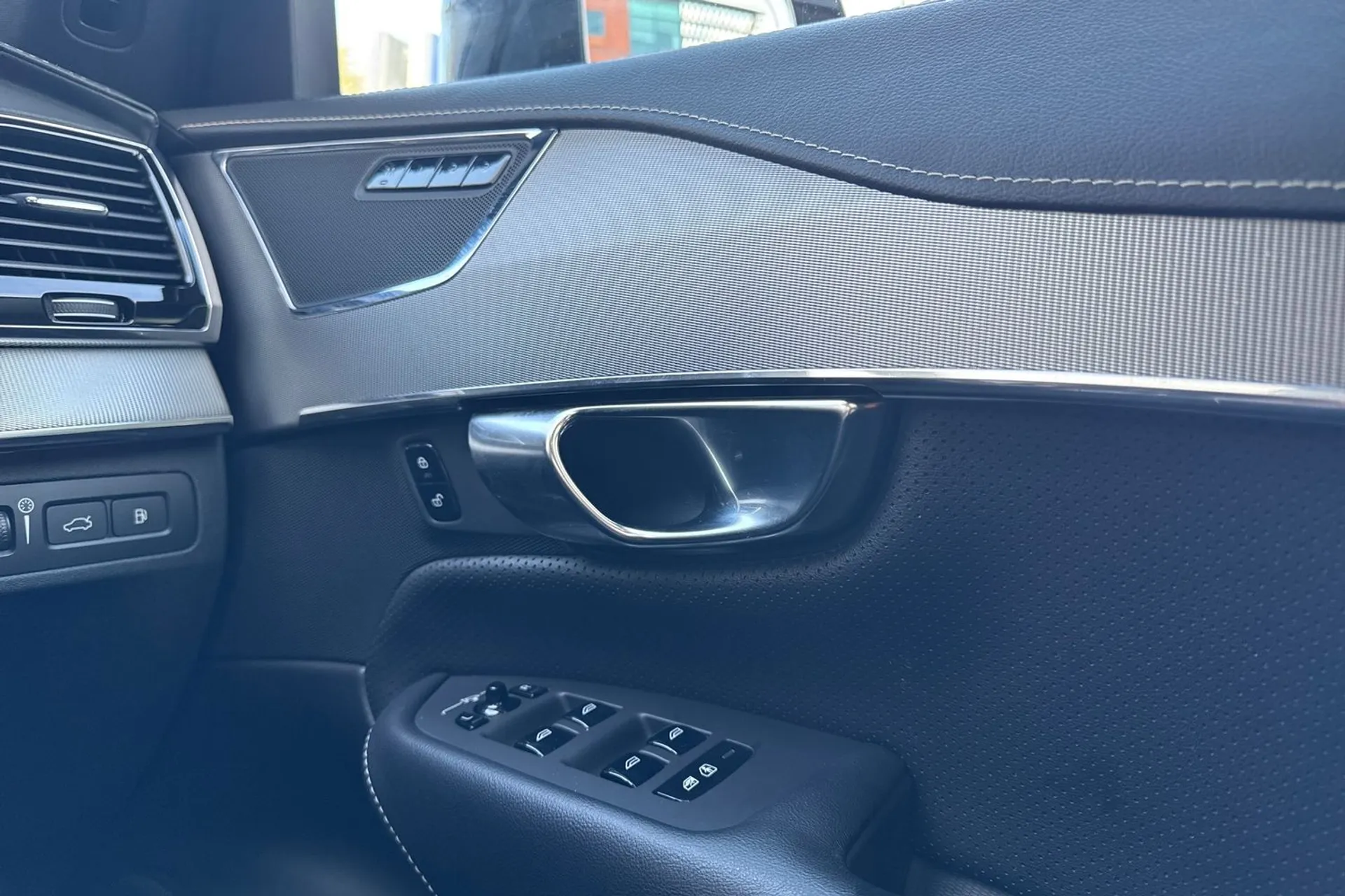 Volvo XC90 thumbnail image number 45