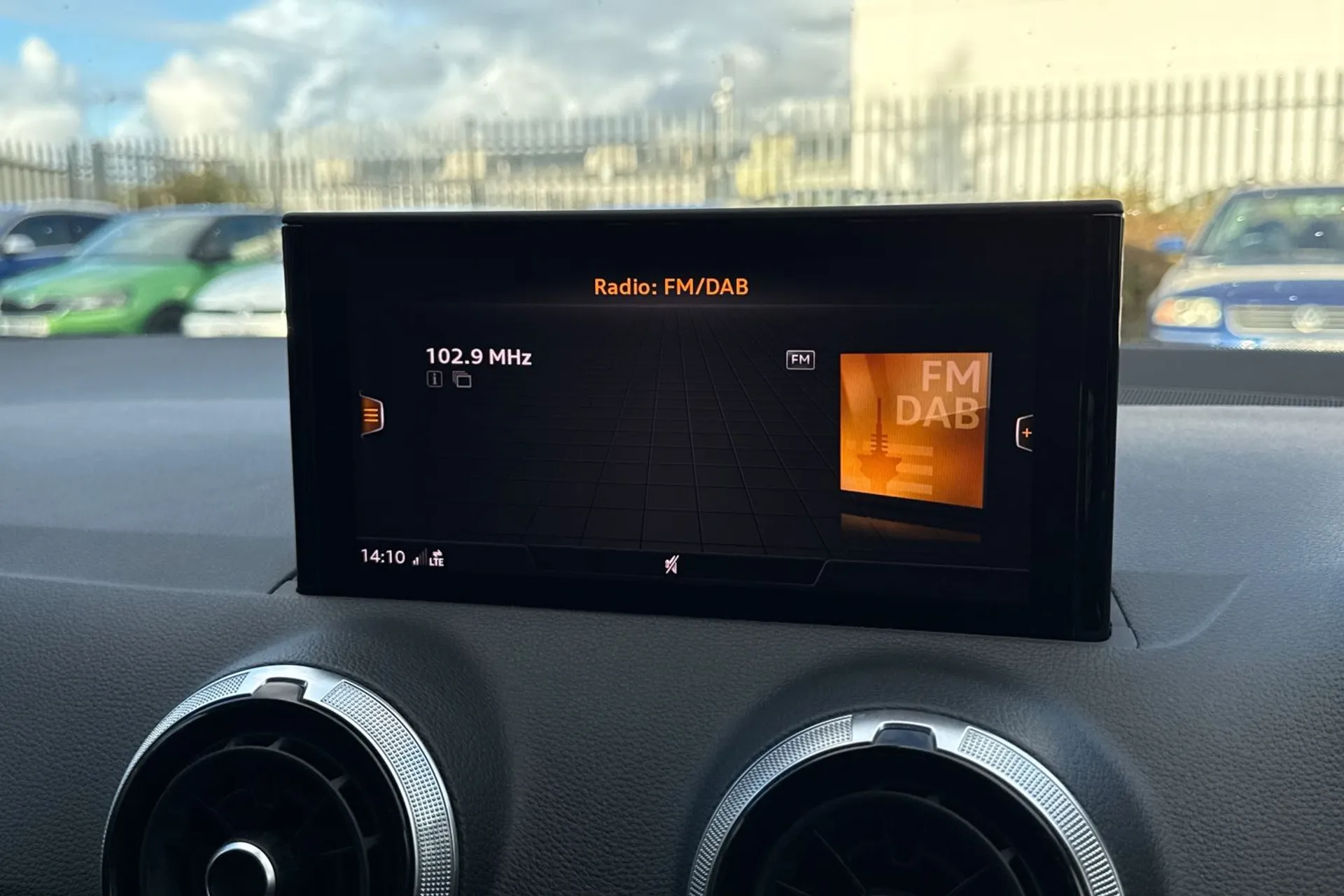 Audi Q2 thumbnail image number 18