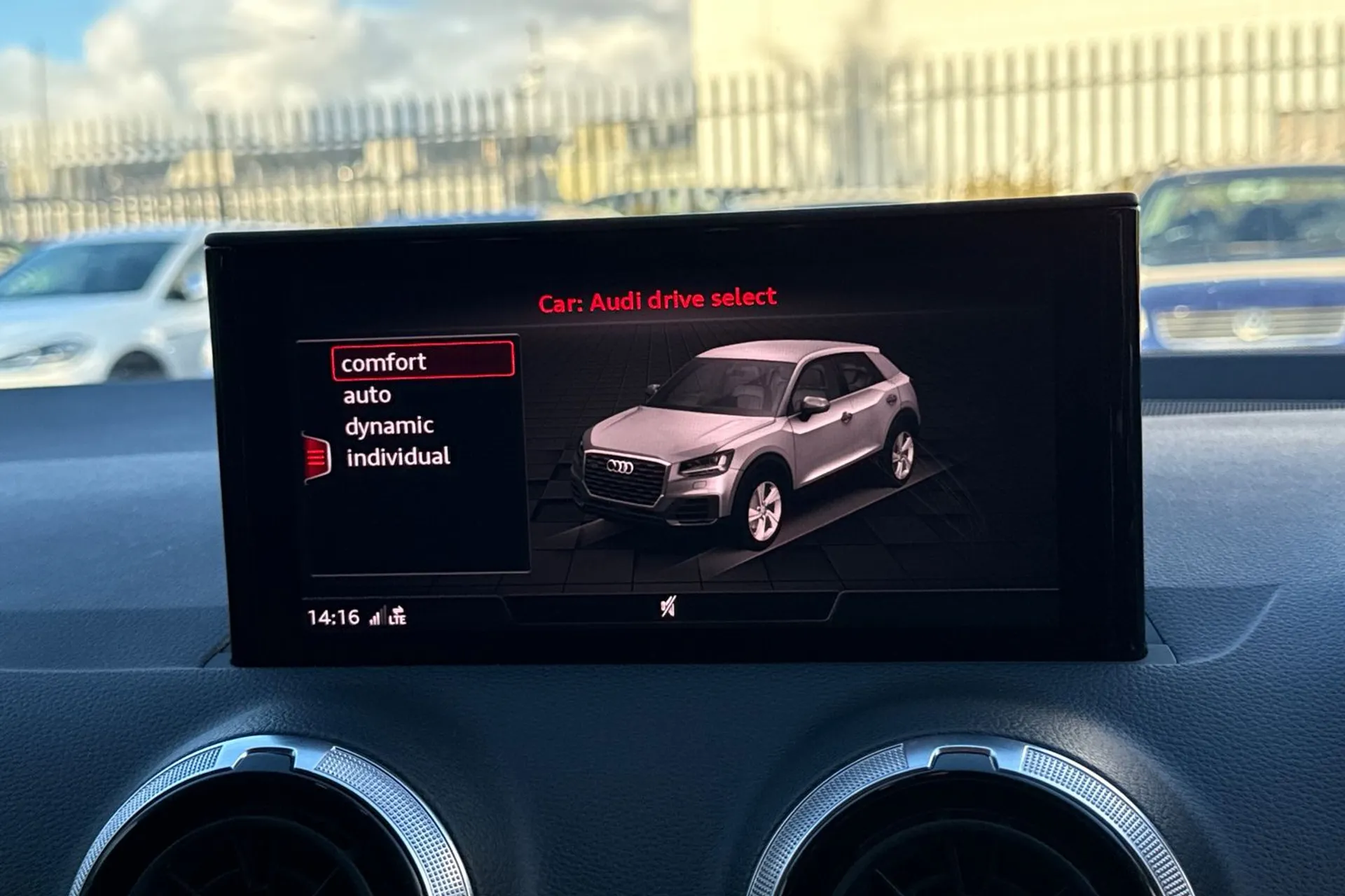 Audi Q2 thumbnail image number 31