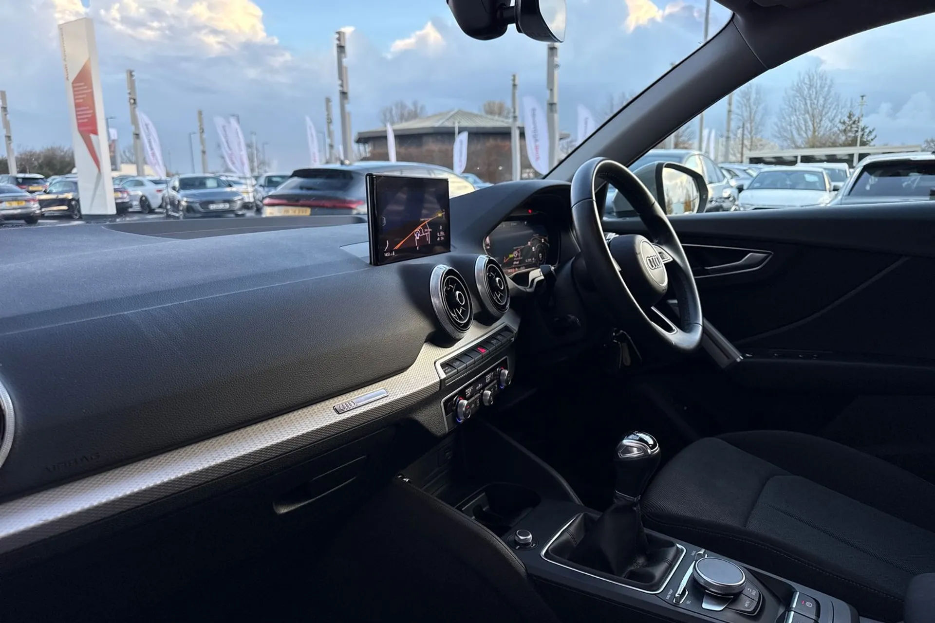 Audi Q2 thumbnail image number 32