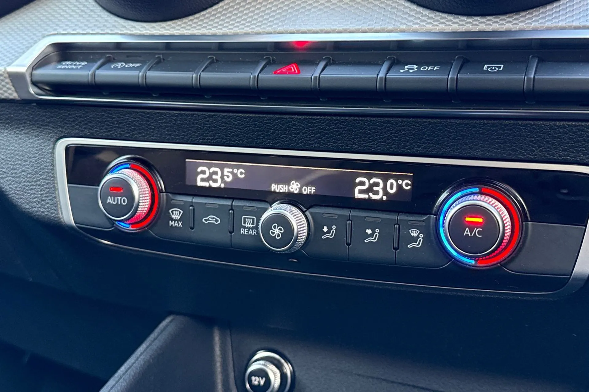 Audi Q2 thumbnail image number 23