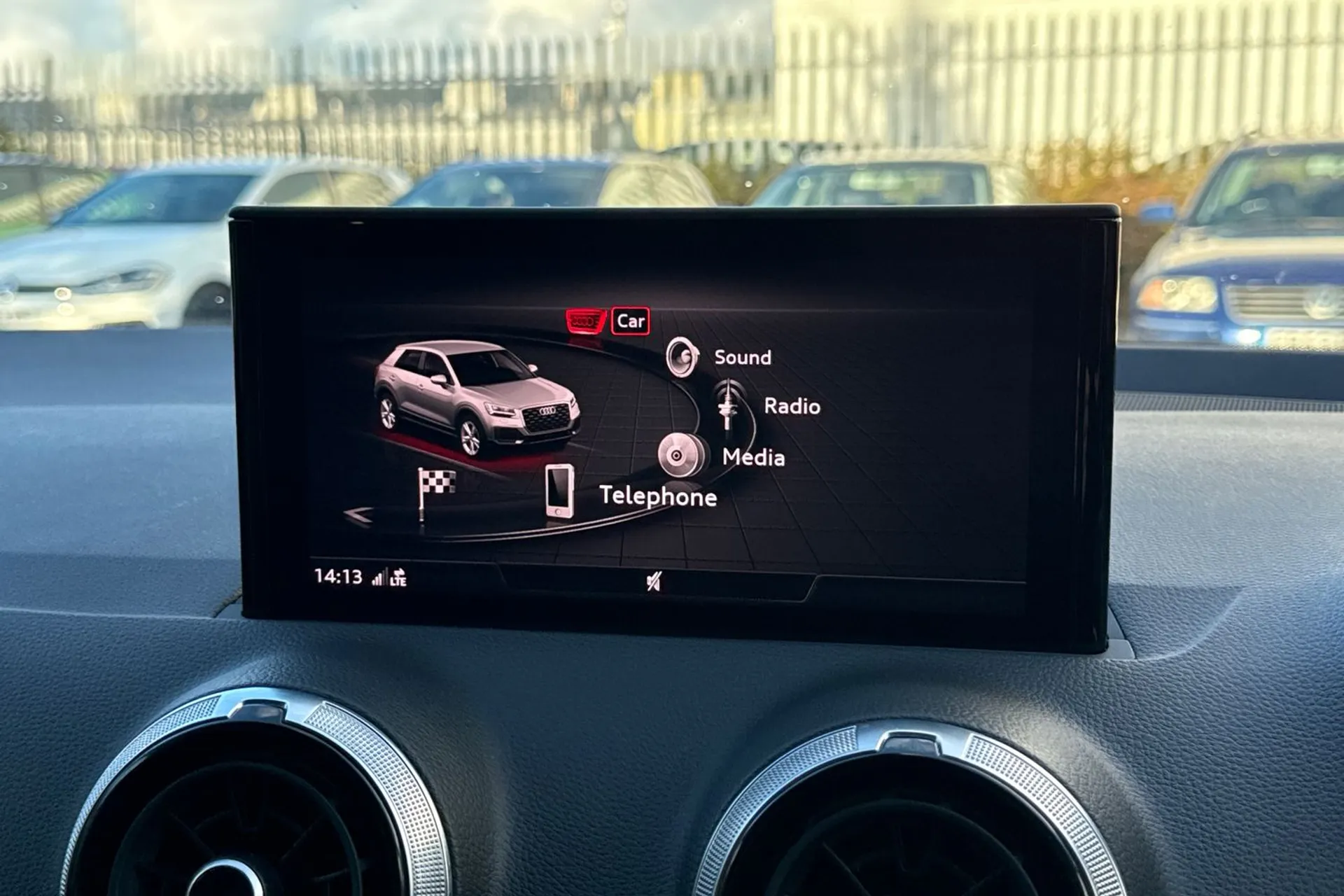 Audi Q2 thumbnail image number 27