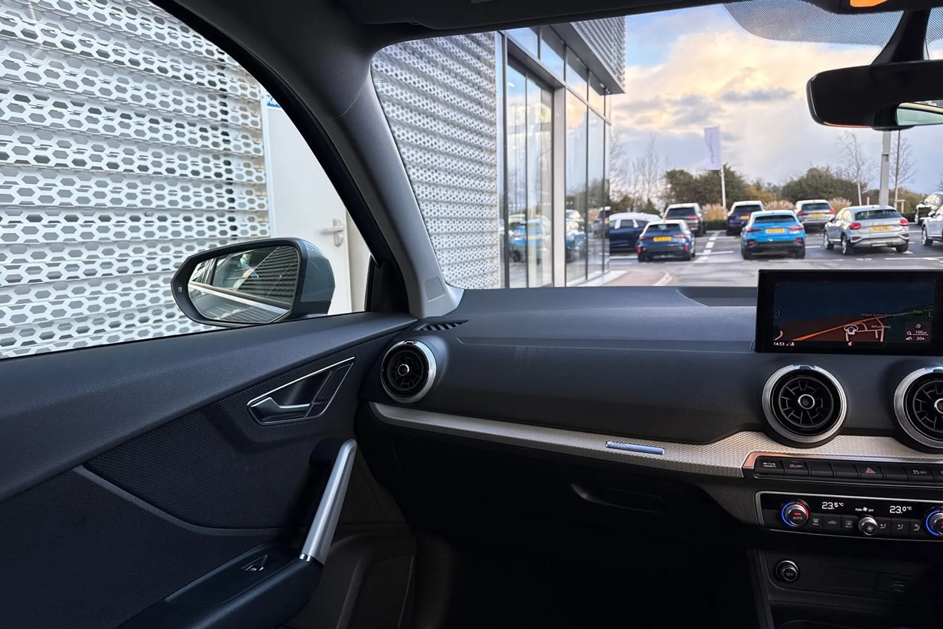 Audi Q2 thumbnail image number 39