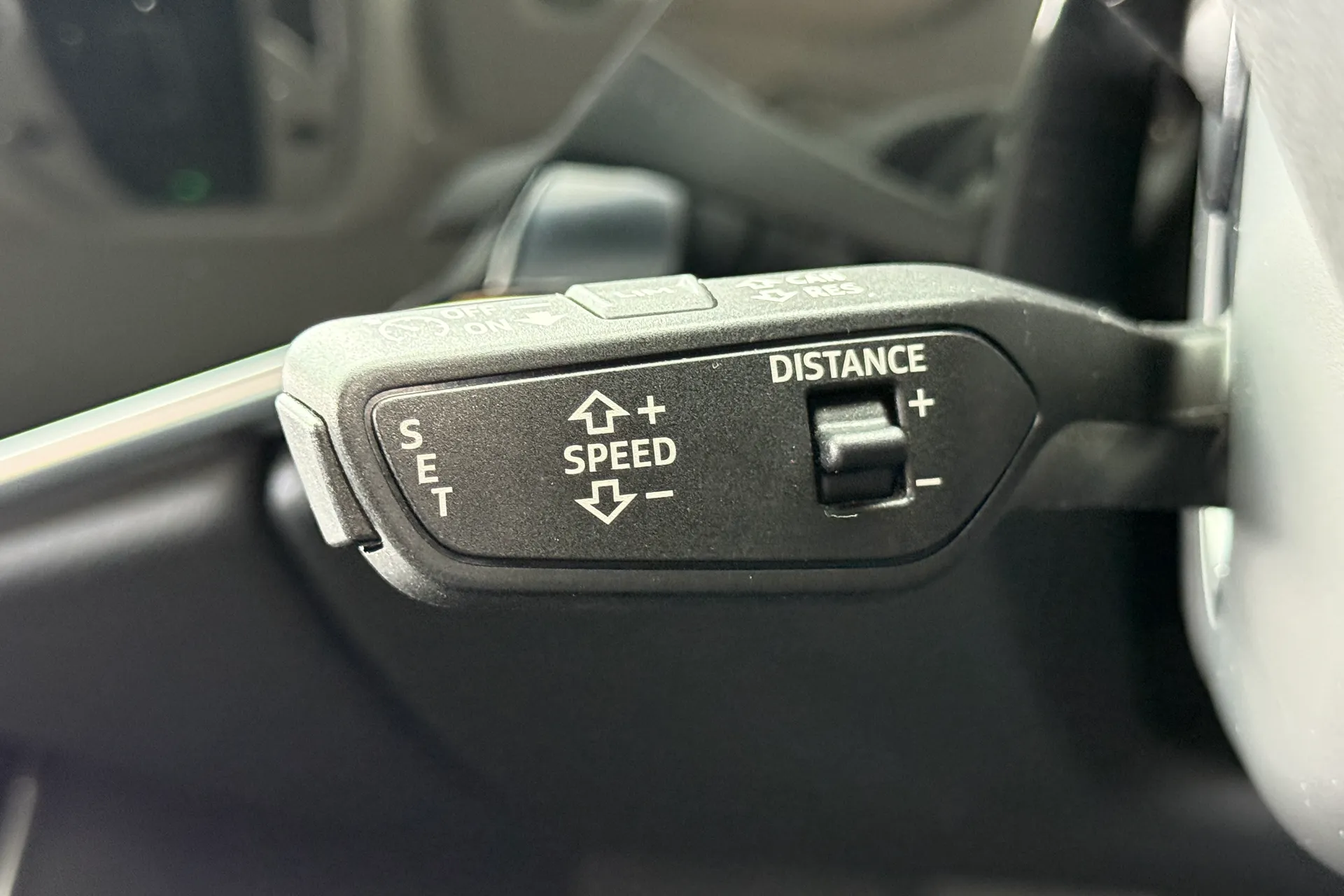 Audi A8 thumbnail image number 25