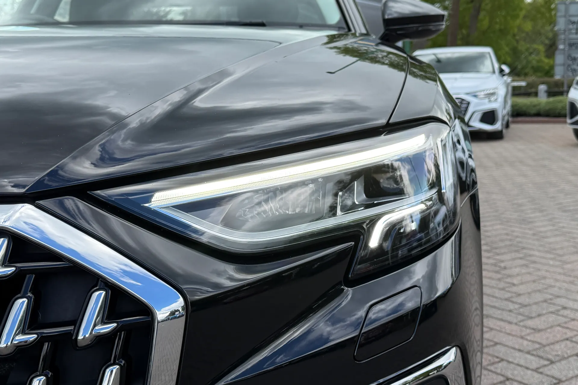 Audi A8 thumbnail image number 65