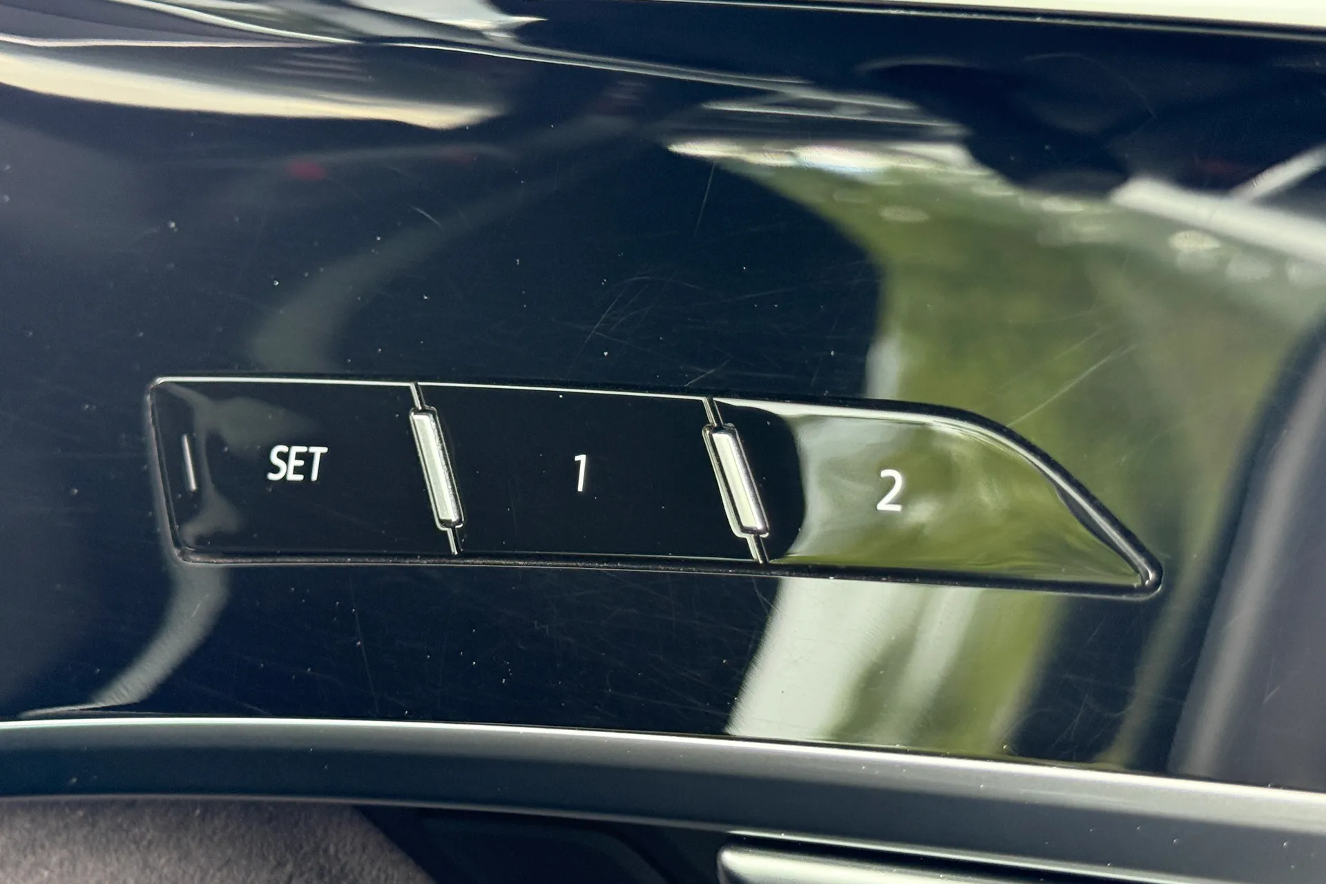 Audi A8 thumbnail image number 22