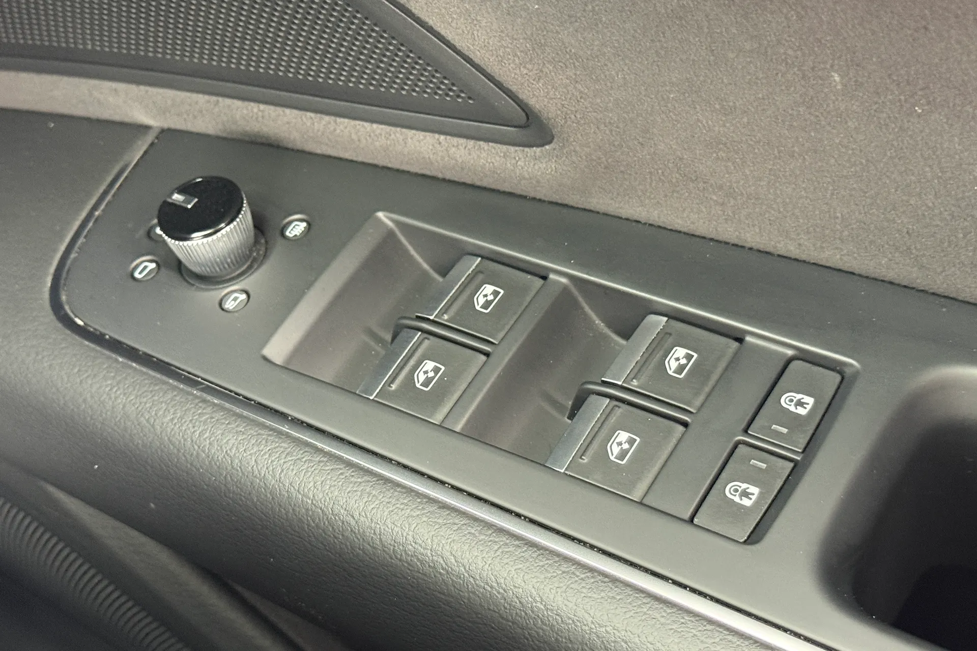 Audi A8 thumbnail image number 27