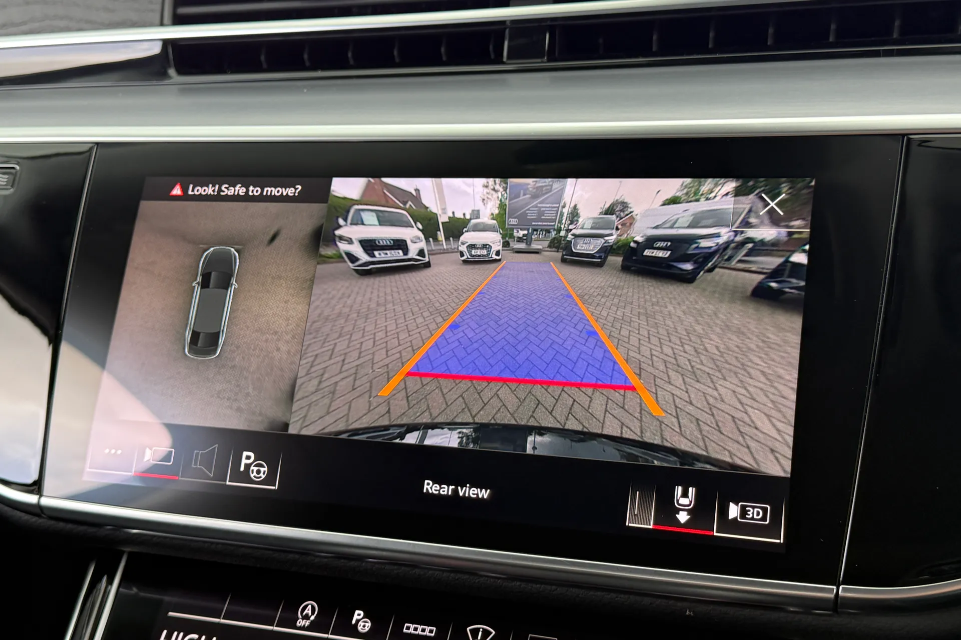 Audi A8 thumbnail image number 4