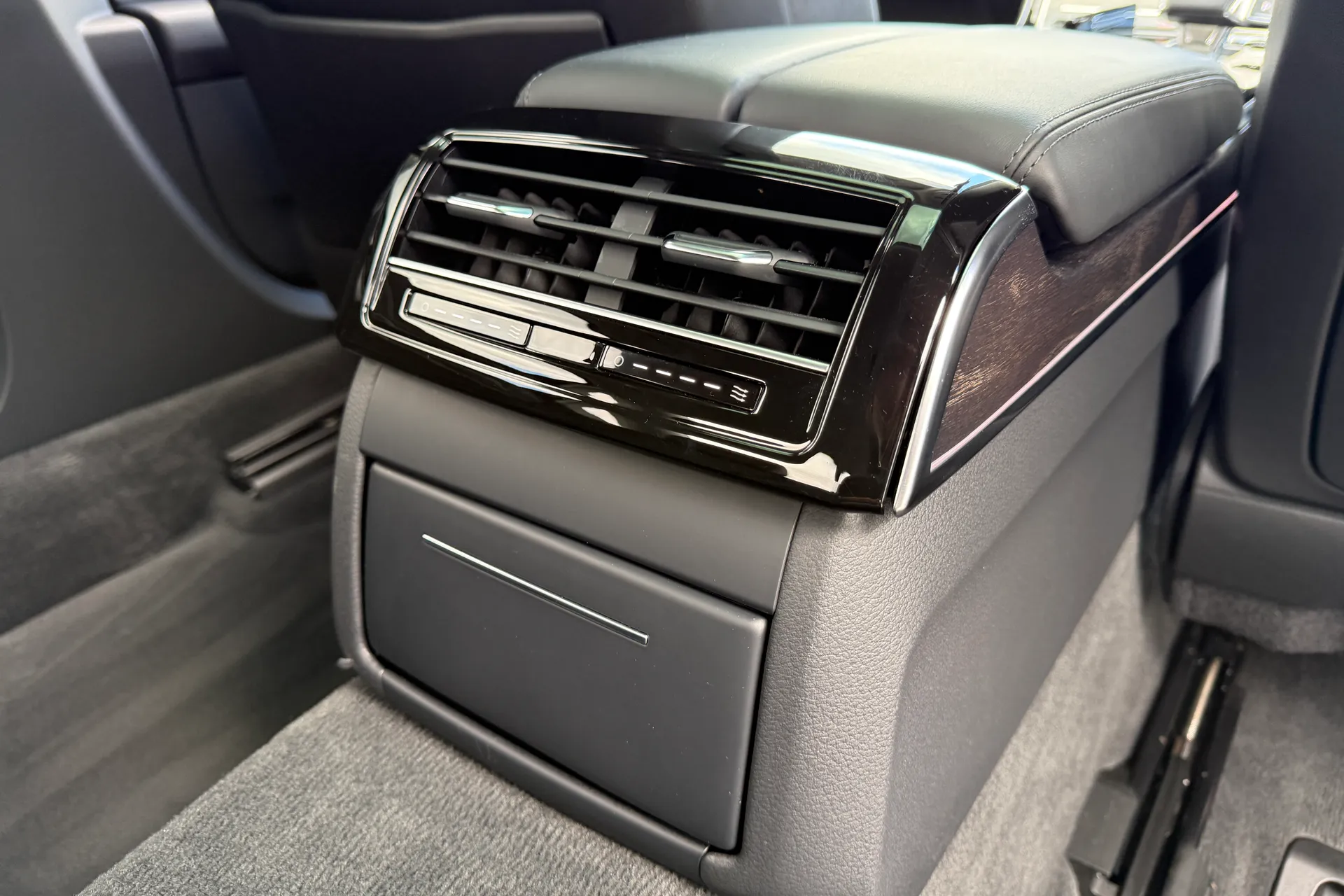 Audi A8 thumbnail image number 58