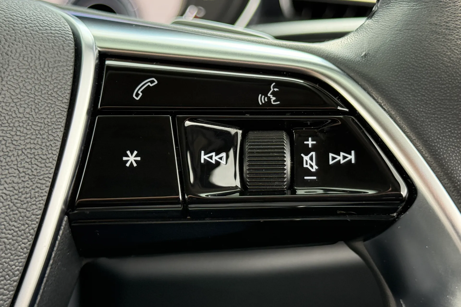 Audi A8 thumbnail image number 29