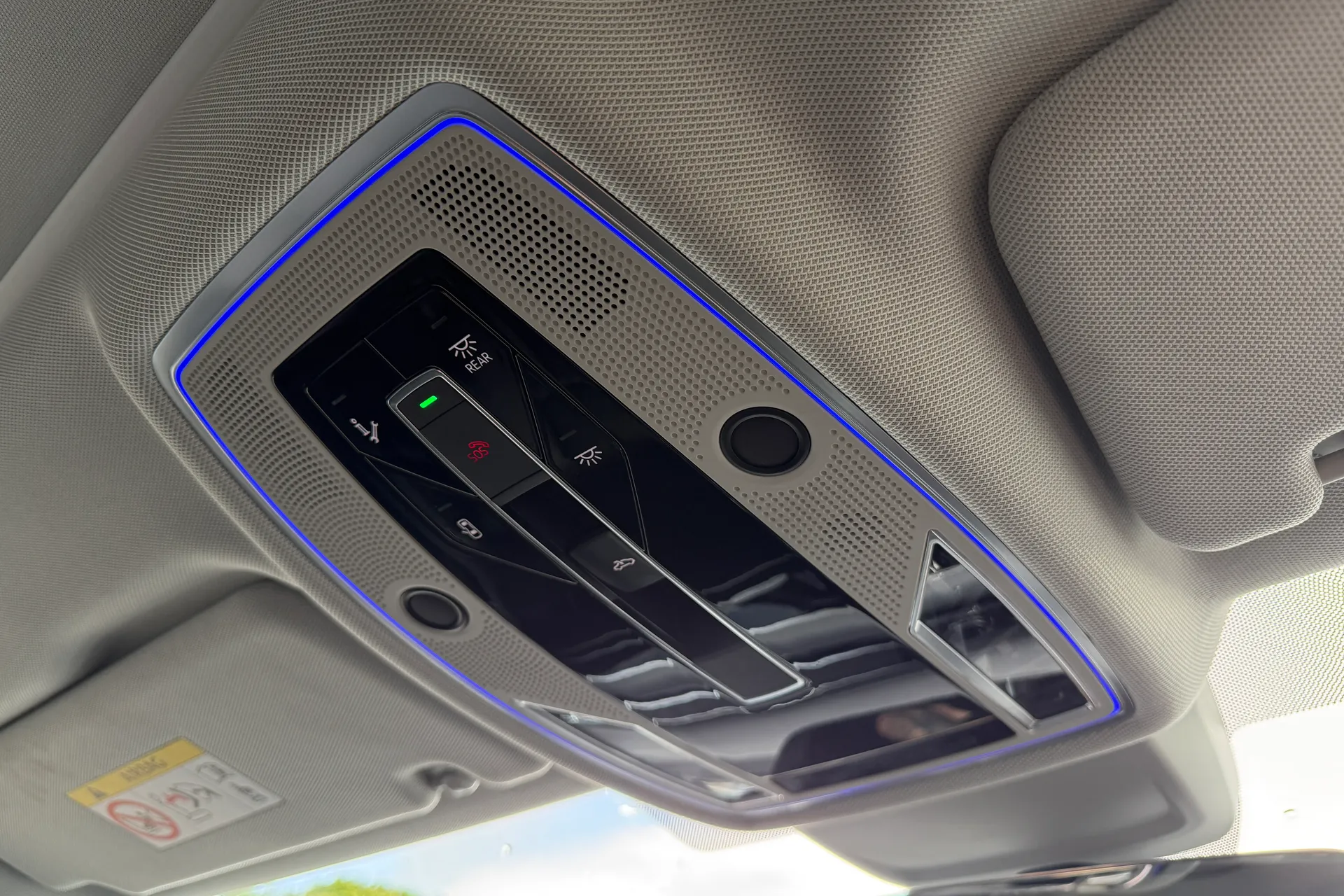 Audi A8 thumbnail image number 24