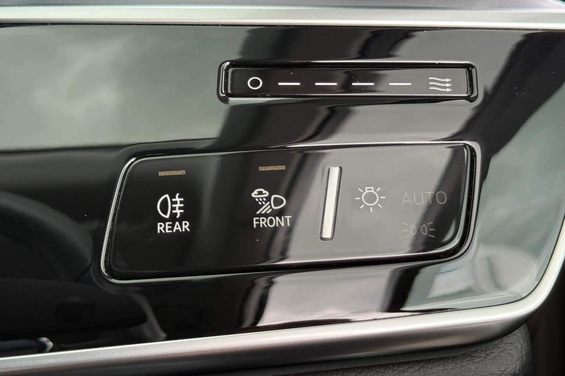 Audi A8 thumbnail image number 30